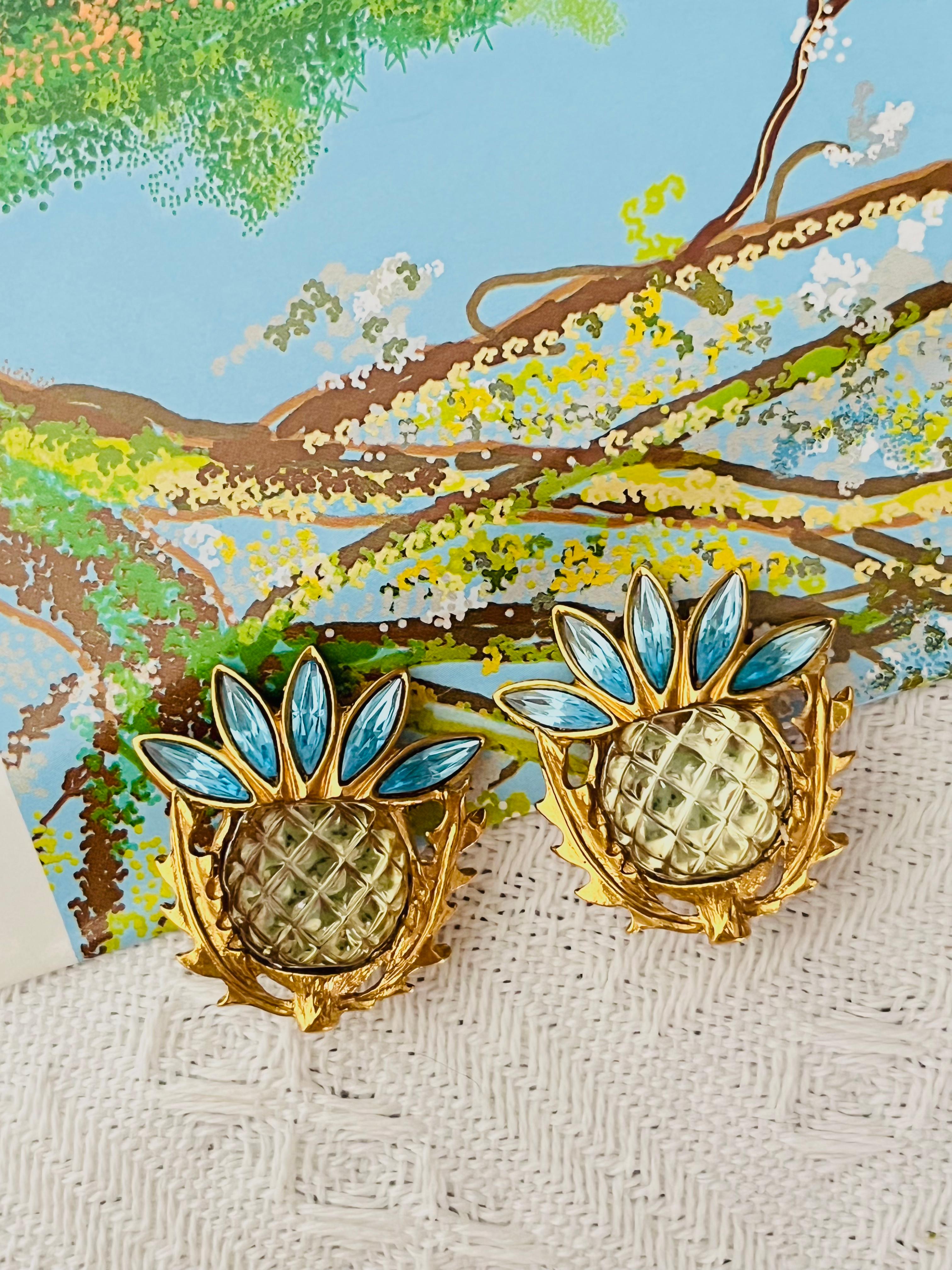 Yves Saint Laurent YSL Robert Goossens Vintage 1980 Gripoix Blue Yellow Thistle Flower Fruit Pineapple Jelly Belly Cabochon Crystals Clip Earrings, placcato oro

Condizioni eccellenti. Molto nuovo. 100% autentico.

Si tratta di un gioiello molto