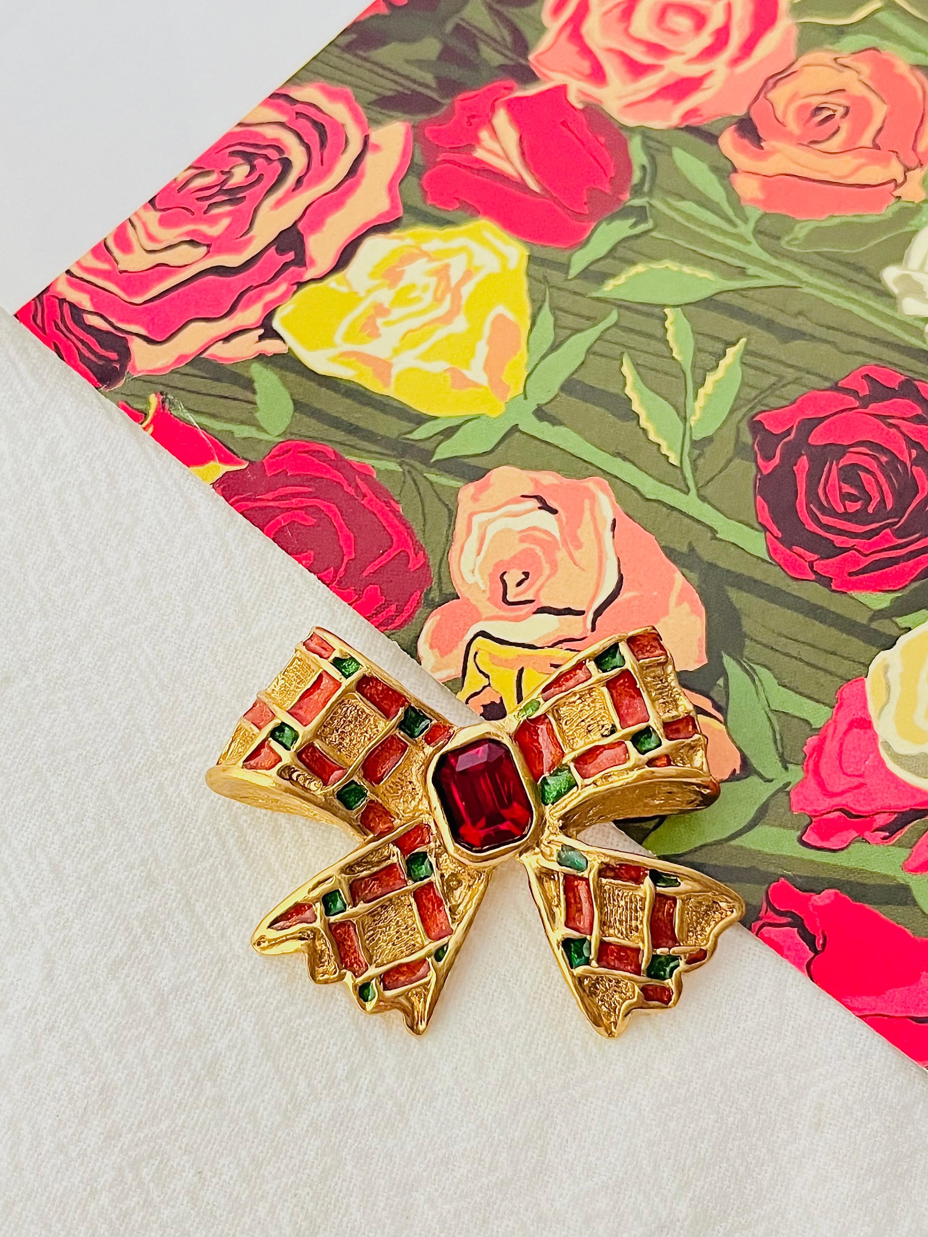 Yves Saint Laurent YSL Vintage Gripoix Ruby Octagon Rectangle Crystal Green Red Enamel Patchwork Knot Bow Tie Ribbon Brooch, Gold Plated

Very excellent condition, only one dark spot at back, barely noticeable. Very rare. 100% Genuine.

Signed on