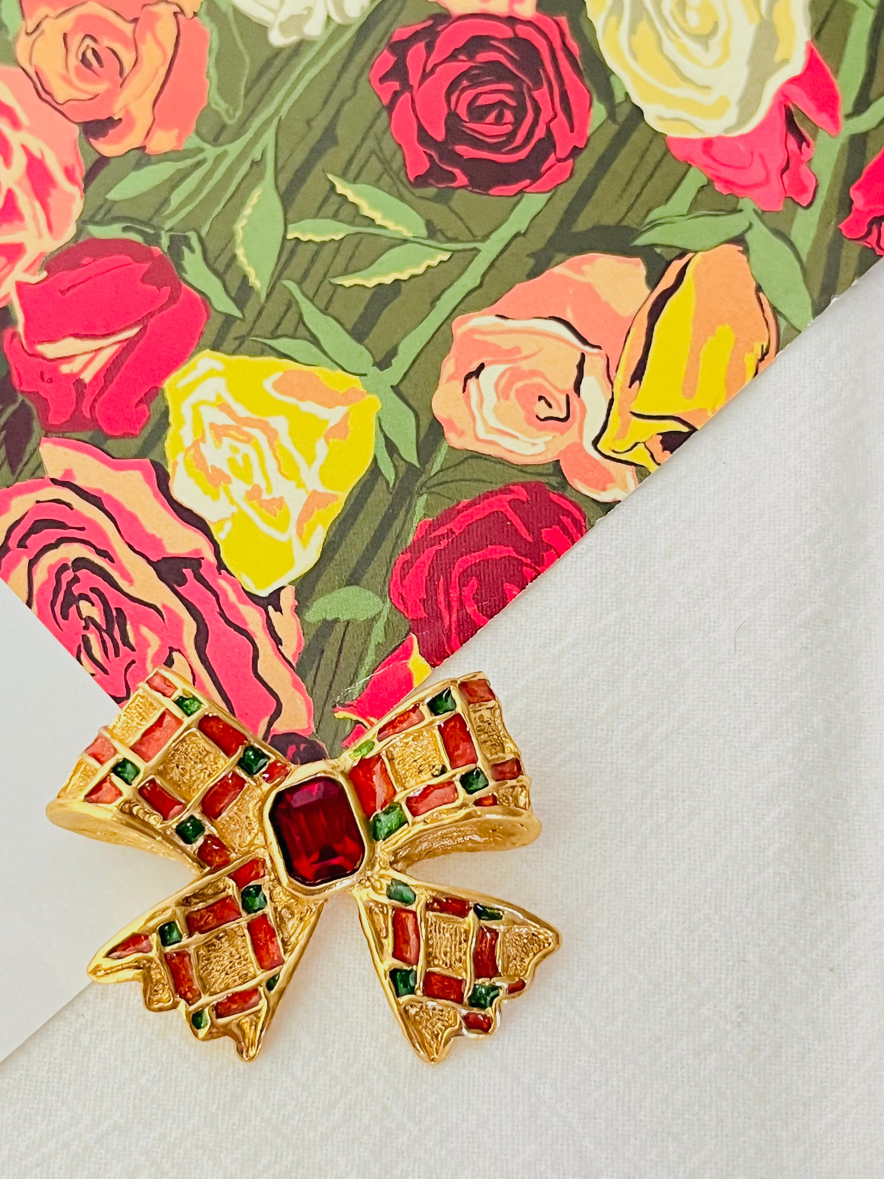 Yves Saint Laurent YSL Gripoix Ruby Octagon Crystal Green Red Knot Bow Brooch In Good Condition In Wokingham, England
