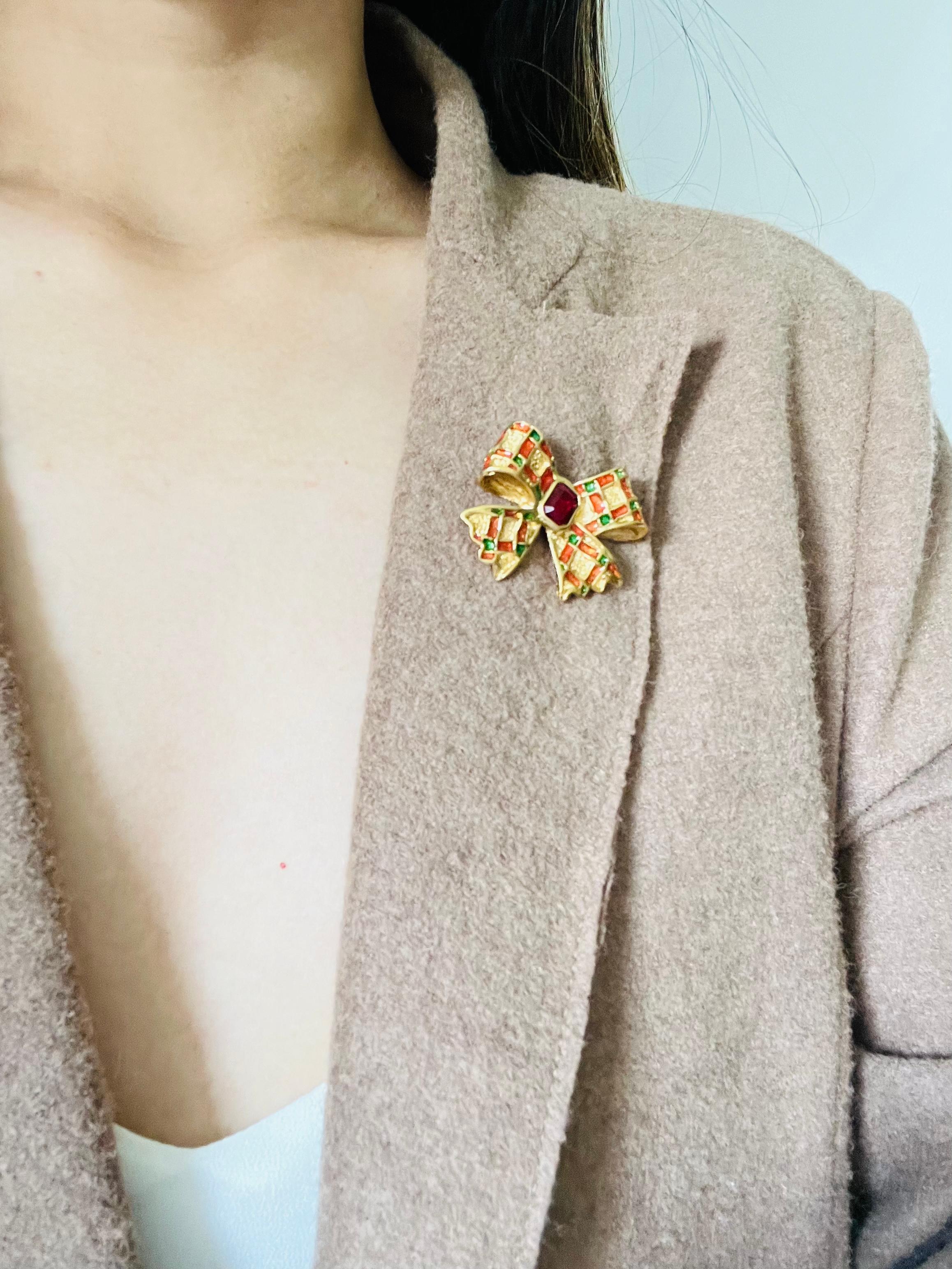 Yves Saint Laurent YSL Gripoix Ruby Octagon Crystal Green Red Knot Bow Brooch 2