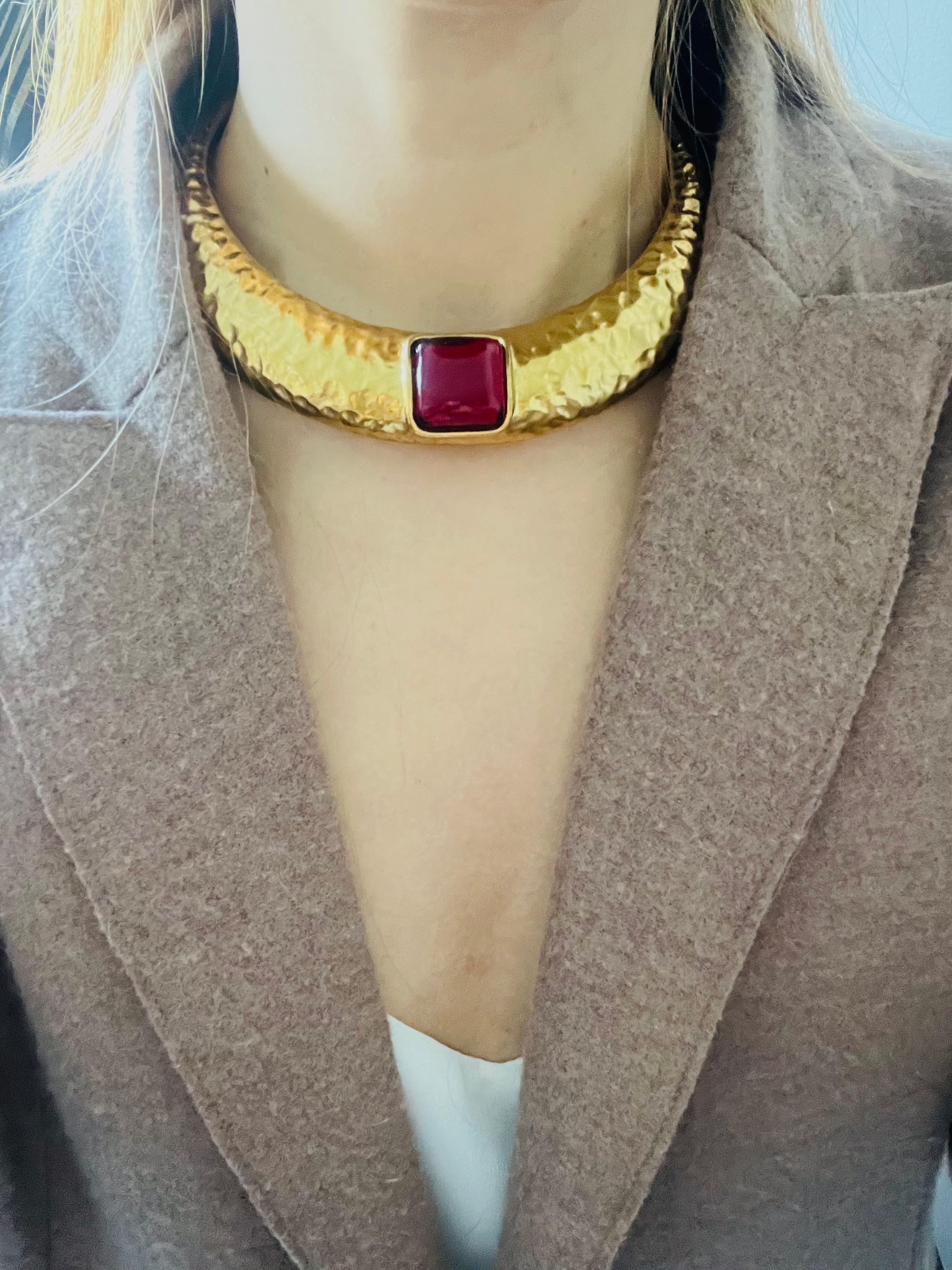 Yves Saint Laurent YSL Gripoix Rubino Quadrato Cabochon Collare Choker Collana in Oro in vendita 5