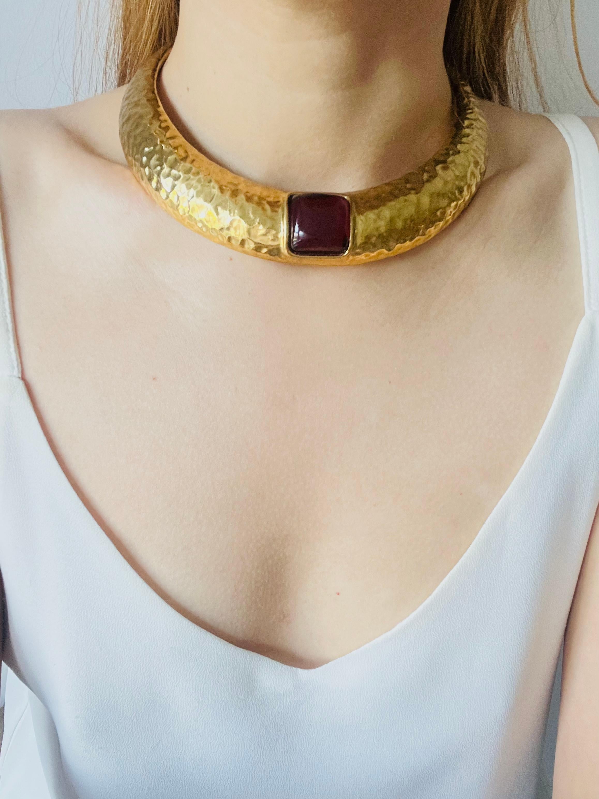 Yves Saint Laurent YSL Gripoix Rubino Quadrato Cabochon Collare Choker Collana in Oro in vendita 2
