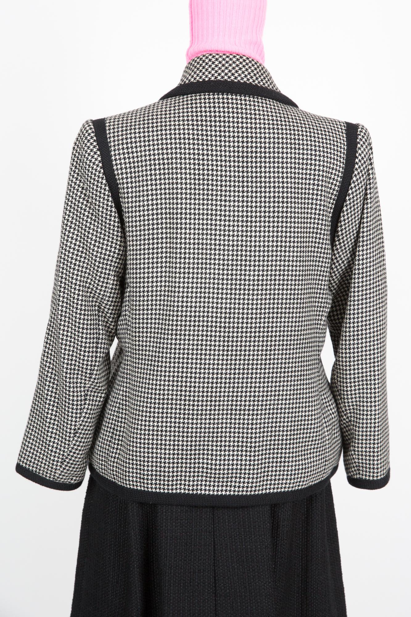 Yves Saint Laurent YSL black & white houndstooth jacket featuring a braided finishing at armholes and front, long sleeves. 
Circa 1990s
Composition: 100% wool
Estimated size 38fr/US6 /UK10
Made in France. 
In good vintage condition. 
We guarantee