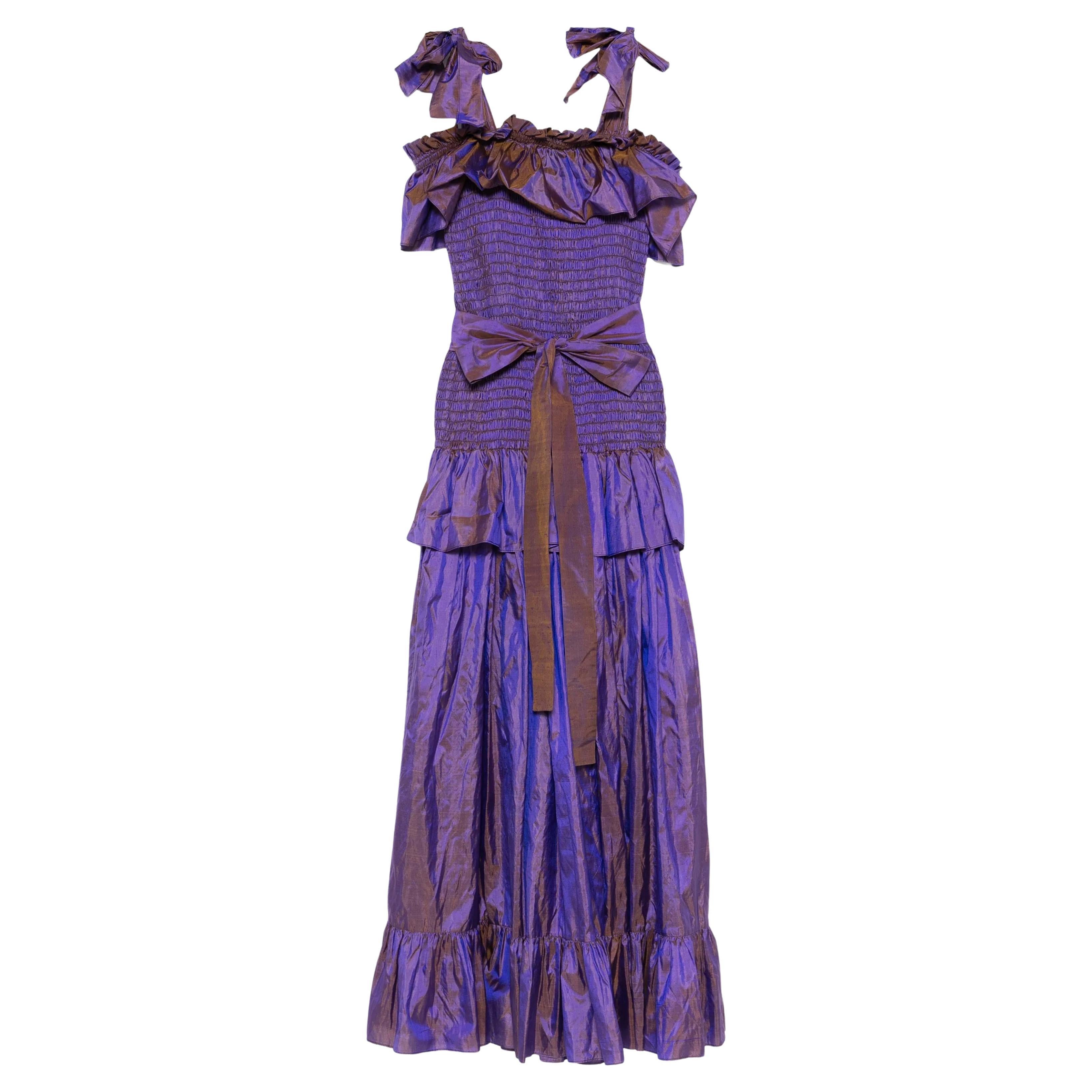 Yves Saint Laurent YSL Robe longue en taffetas de soie irisée pourpre en vente