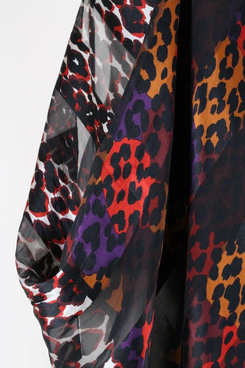 Yves Saint Laurent YSL Large Animal Leopard Print Silk Scarf Or Wrap, 1980s In Excellent Condition For Sale In Munich, DE