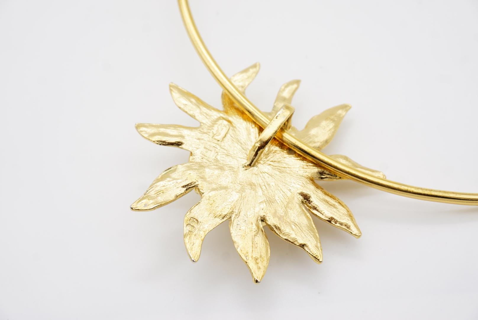 Collier ras du cou Yves Saint Laurent YSL avec pendentif tournesol et grands cristaux 9
