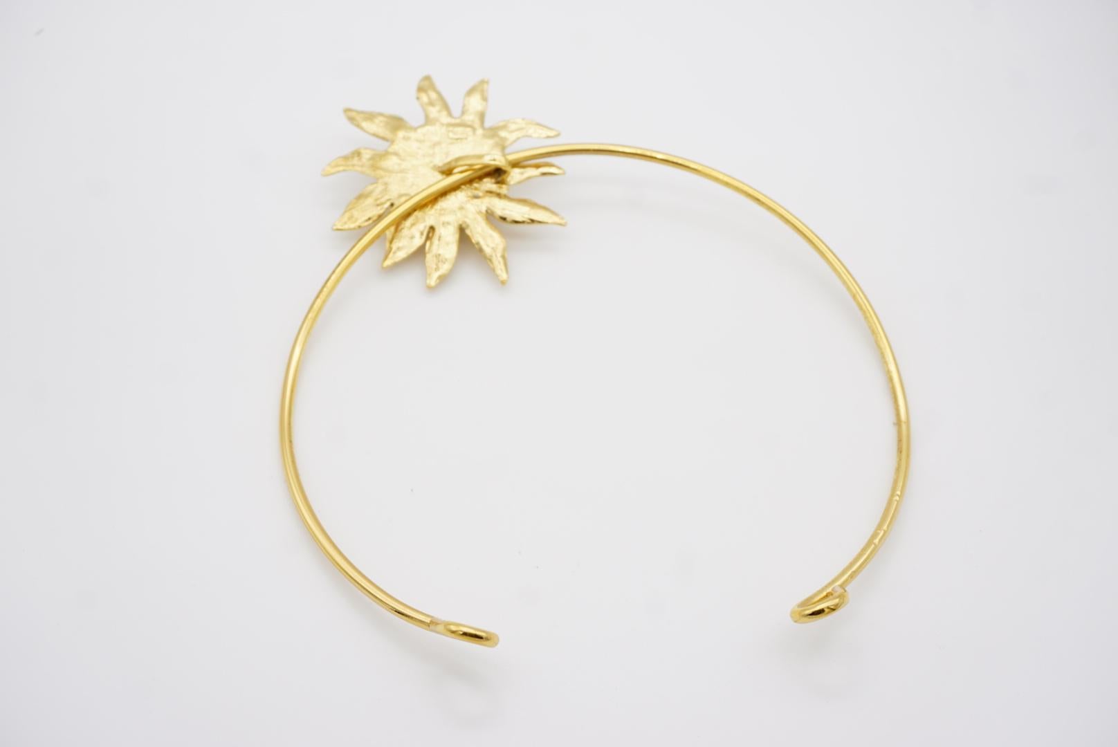 Collier ras du cou Yves Saint Laurent YSL avec pendentif tournesol et grands cristaux 11