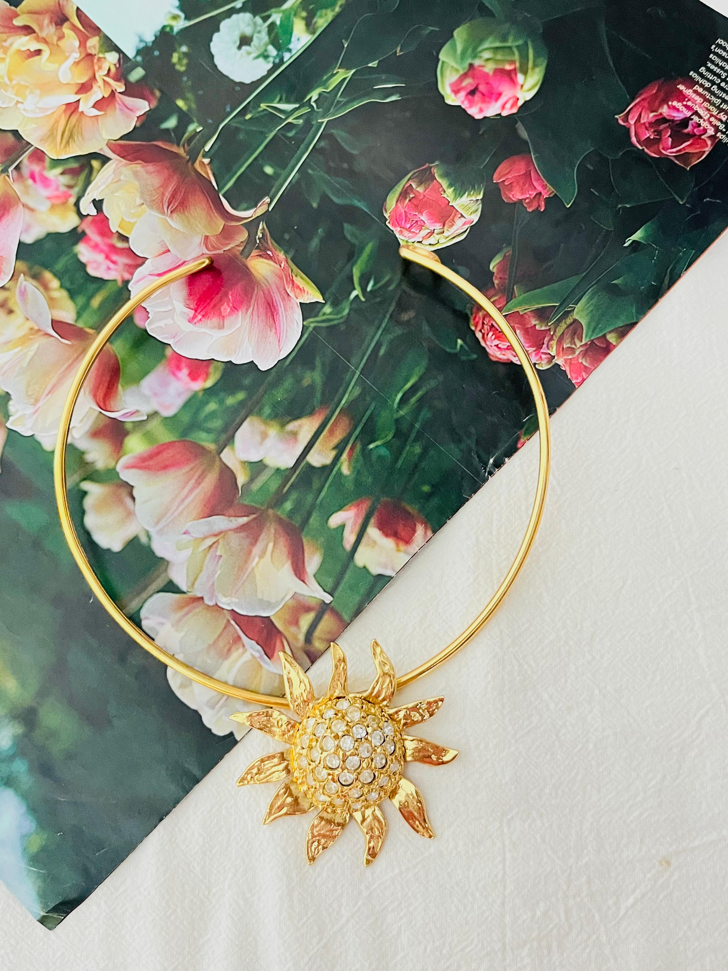 Contemporain Collier ras du cou Yves Saint Laurent YSL avec pendentif tournesol et grands cristaux