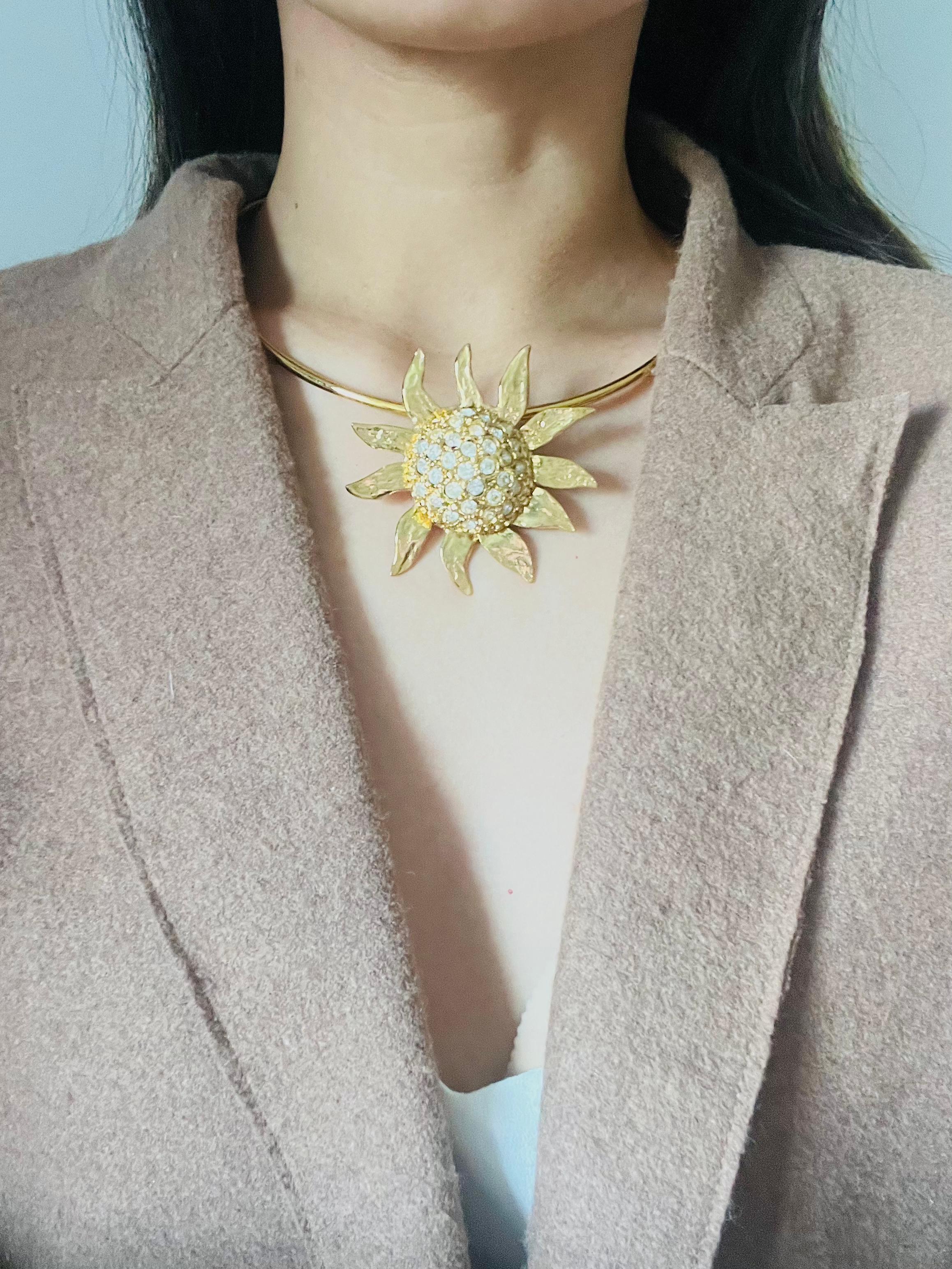  Collier ras du cou Yves Saint Laurent YSL avec pendentif tournesol et grands cristaux Unisexe 