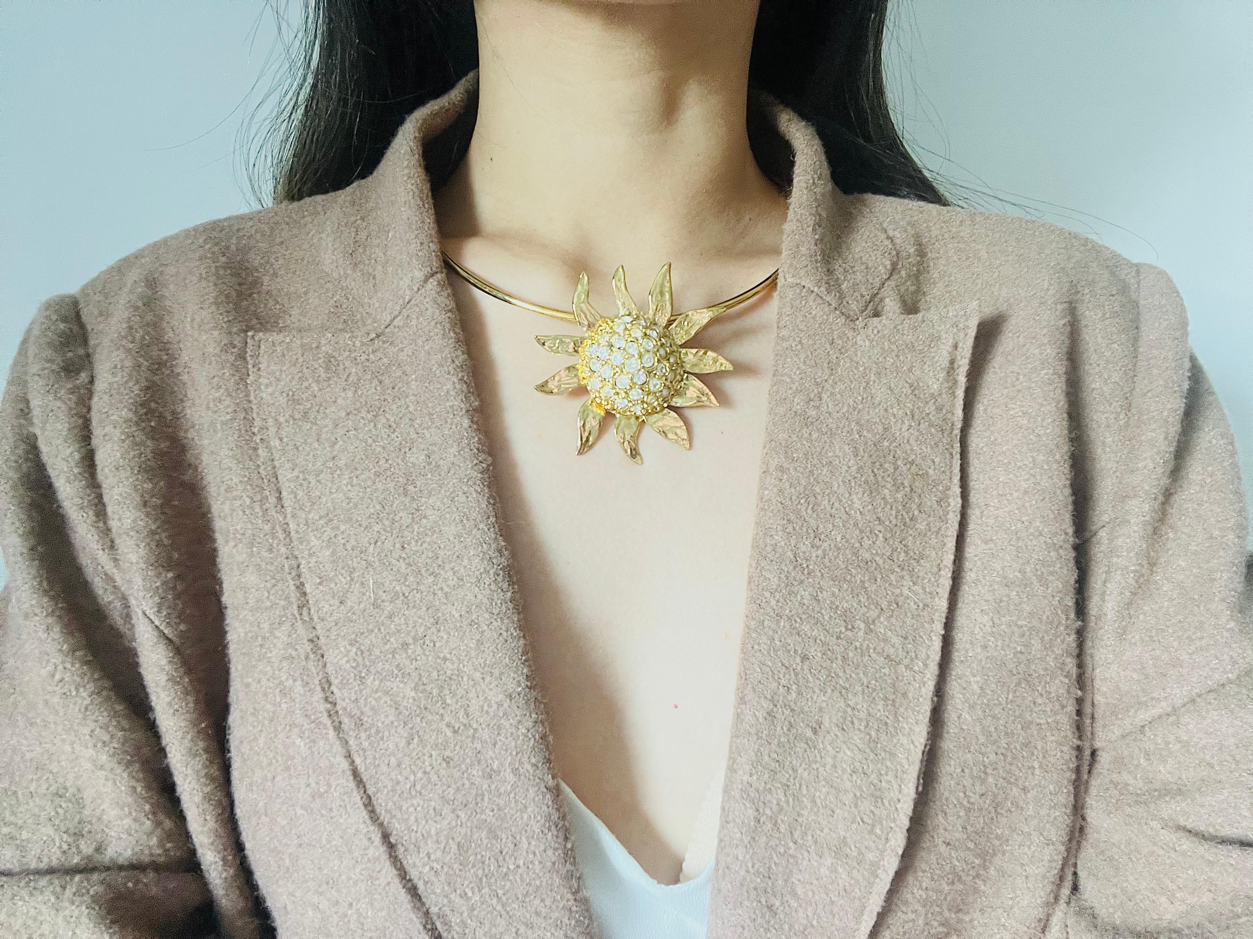 Collier ras du cou Yves Saint Laurent YSL avec pendentif tournesol et grands cristaux 1