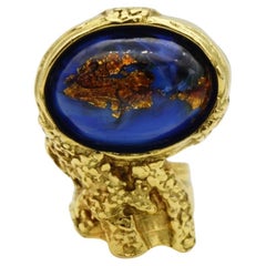 Bague de cocktail Yves Saint Laurent (YSL) : grande bague avec cabochon bleu lapis, feuille d'or et bleu marine, n° 5