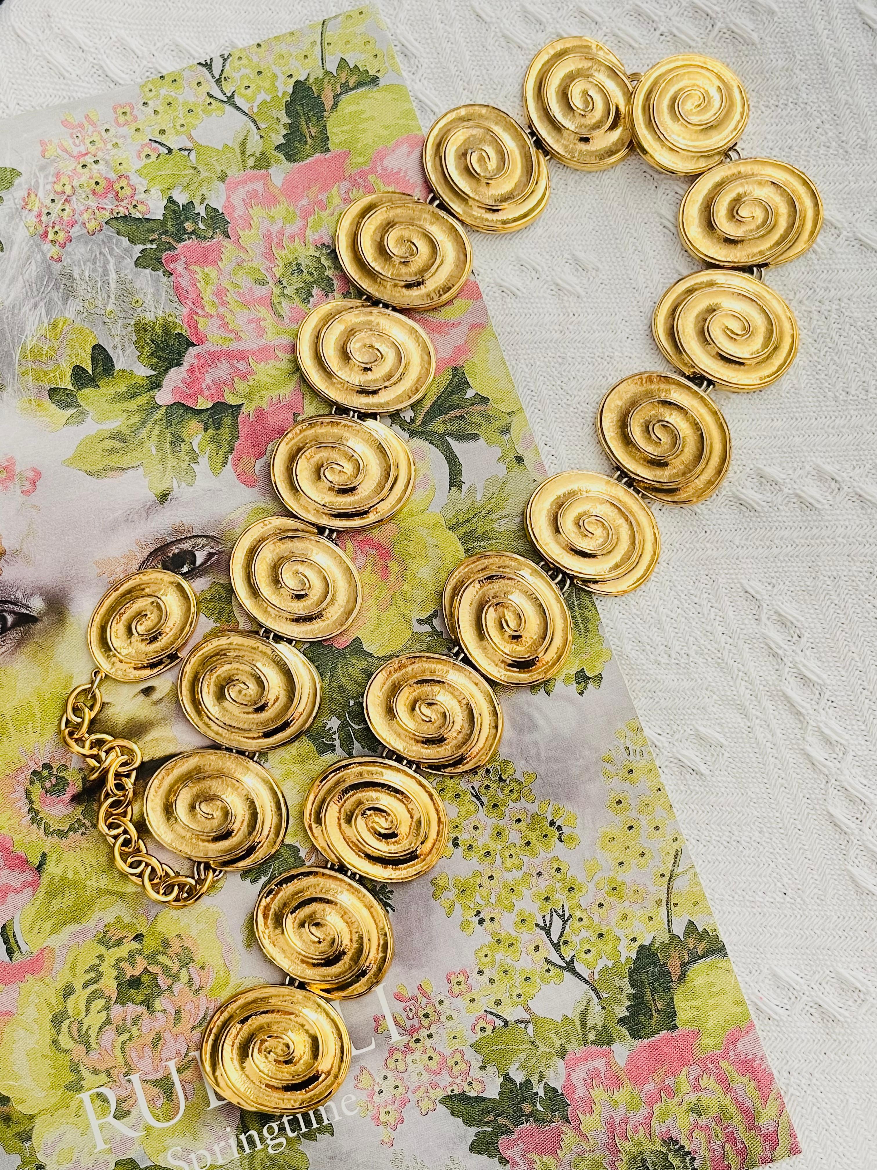 Yves Saint Laurent YSL Large Swirl Oval Shell Medallion Link Belt Long Necklace In Excellent Condition For Sale In Wokingham, England