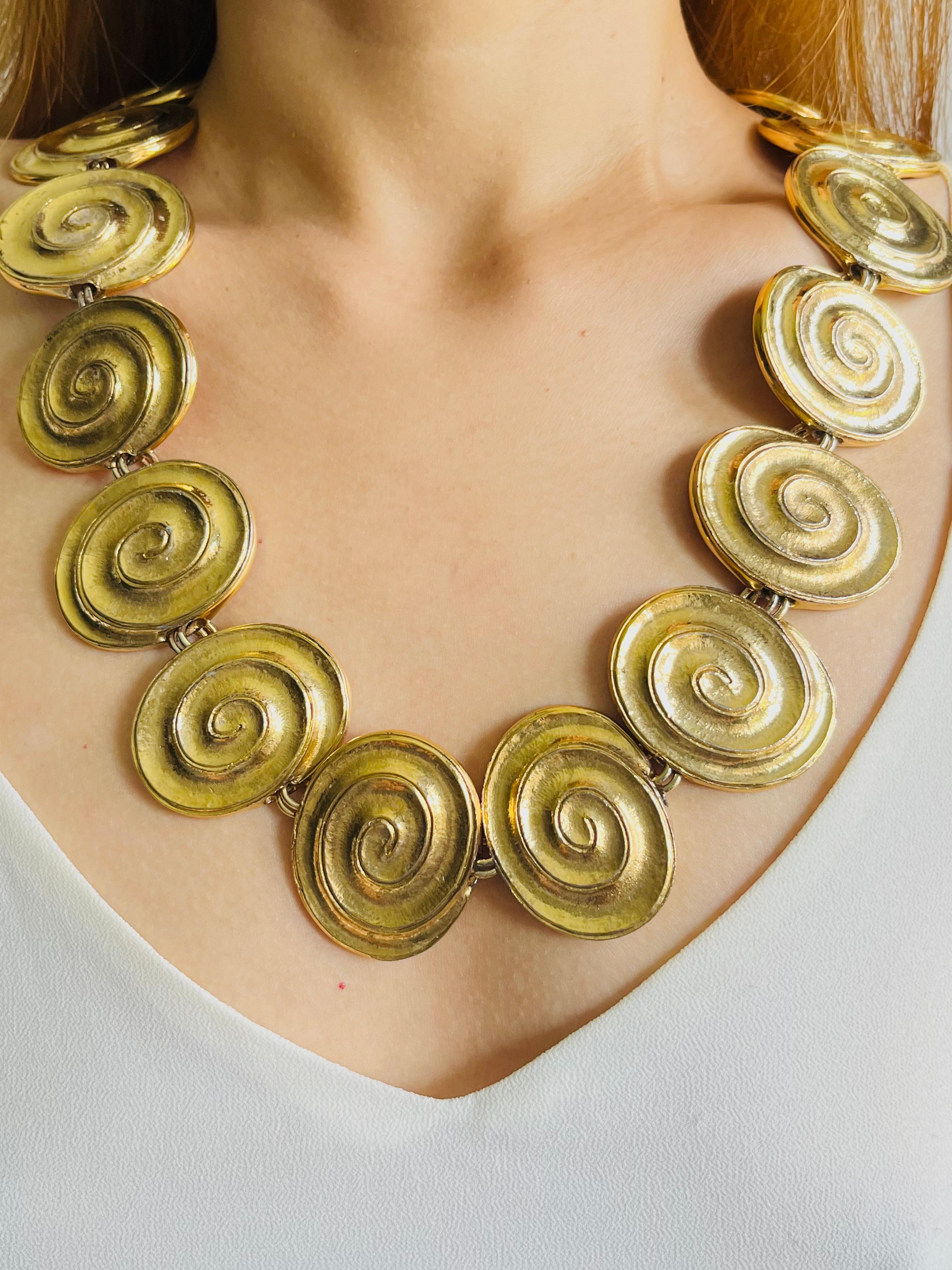 Yves Saint Laurent YSL Large Swirl Oval Shell Medallion Link Belt Long Necklace For Sale 2