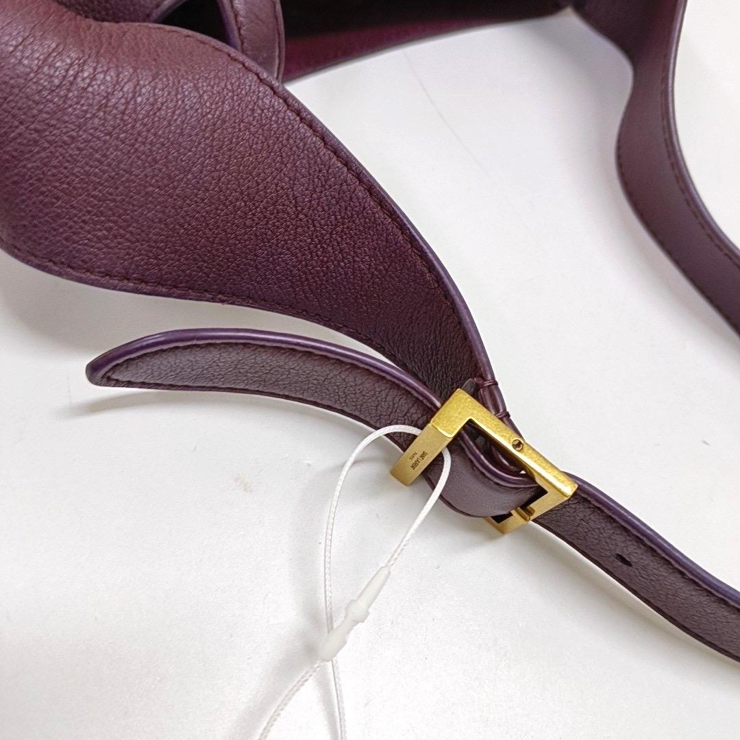 Yves Saint Laurent YSL Le 5 à 7 Hobo Piccola Borsa a Tracolla in Pelle di Vitello Borgogna in vendita 3