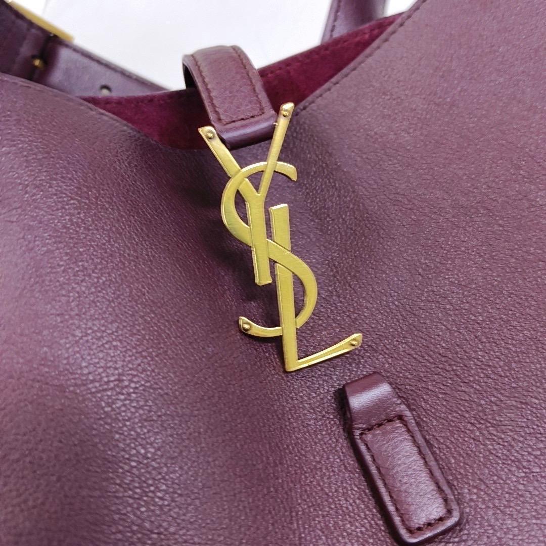 Yves Saint Laurent YSL Le 5 à 7 Hobo Piccola Borsa a Tracolla in Pelle di Vitello Borgogna in vendita 4