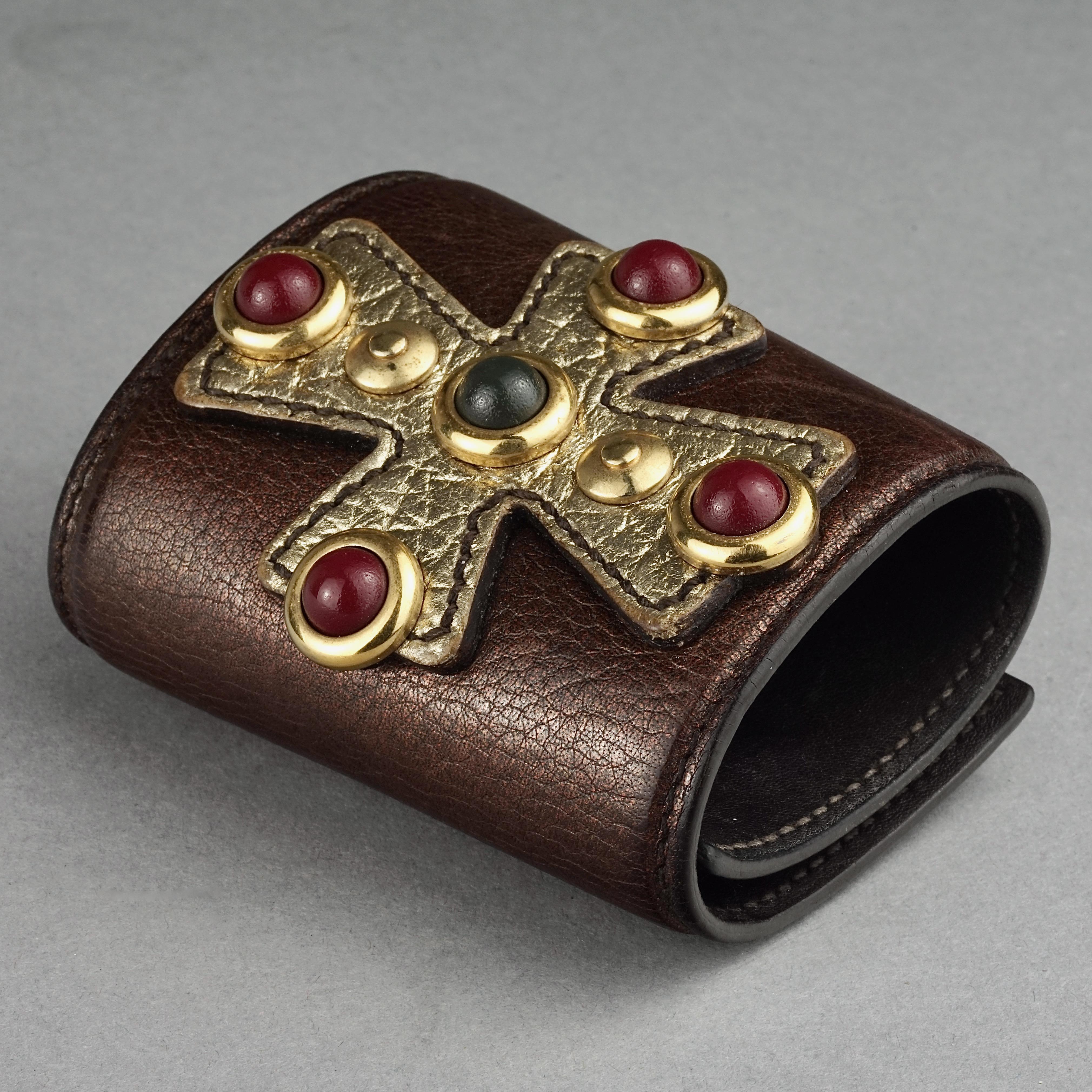 Yves Saint Laurent YSL Maltese Cross Cabochon Leather Cuff Bracelet In Good Condition For Sale In Kingersheim, Alsace