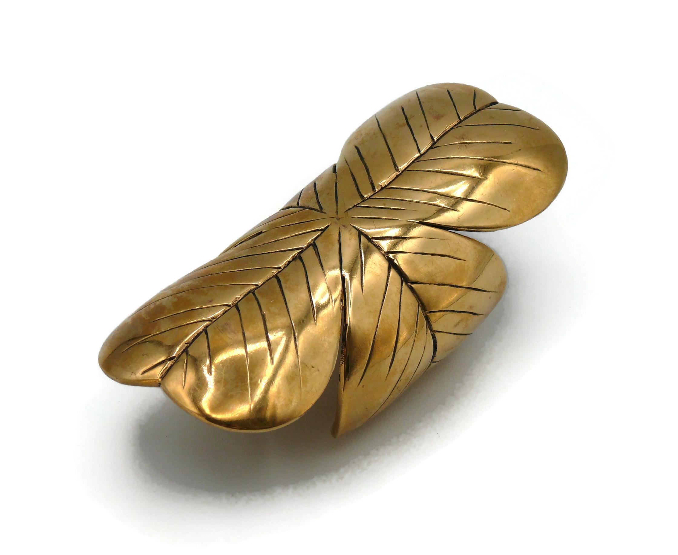 YVES SAINT LAURENT YSL Massive Gold Tone Four Leaf Cuff Bracelet In Good Condition For Sale In Nice, FR