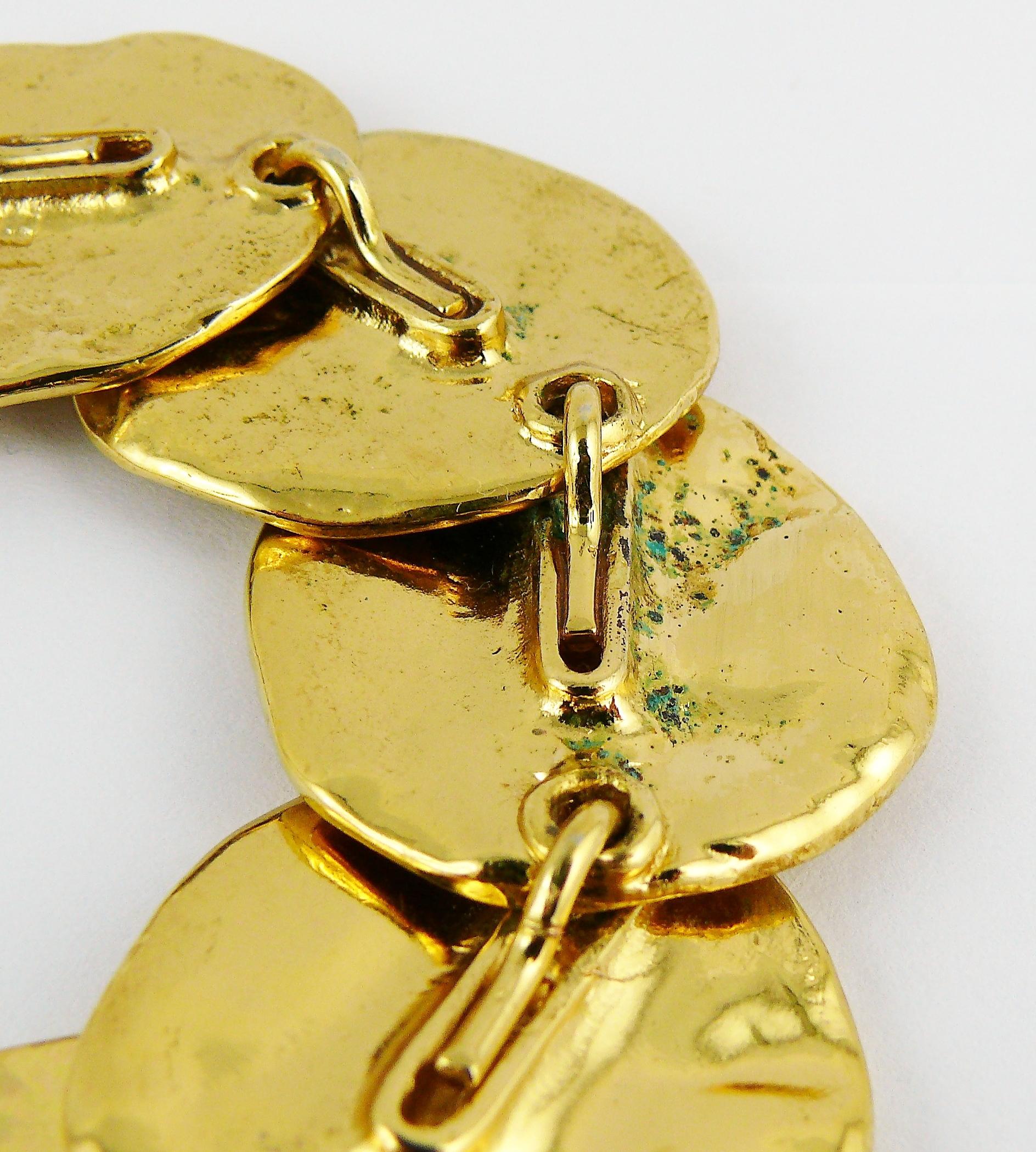 Yves Saint Laurent YSL Collier opulent à disques froissés en or en vente 10