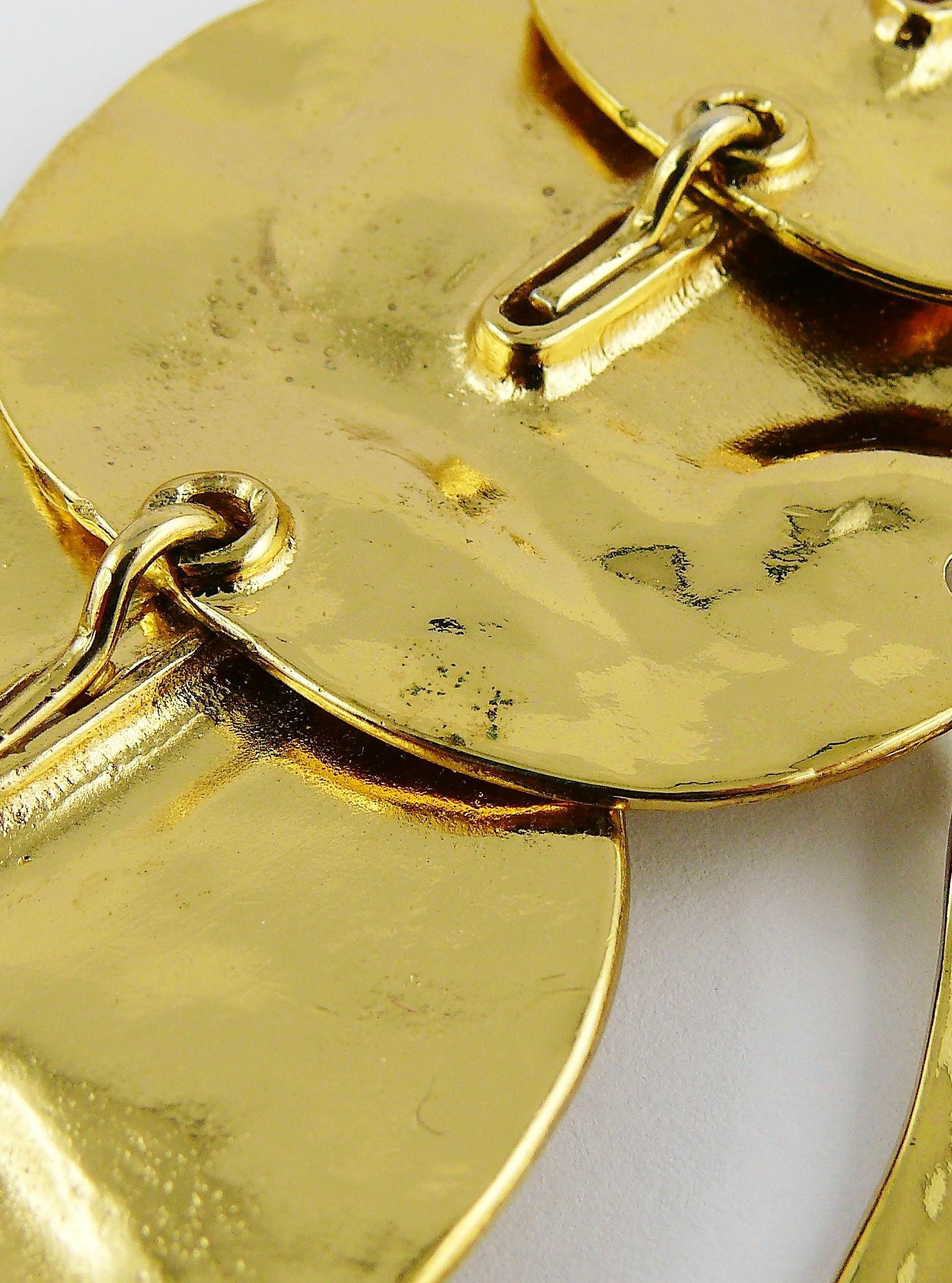 Yves Saint Laurent YSL Collier opulent à disques froissés en or en vente 11