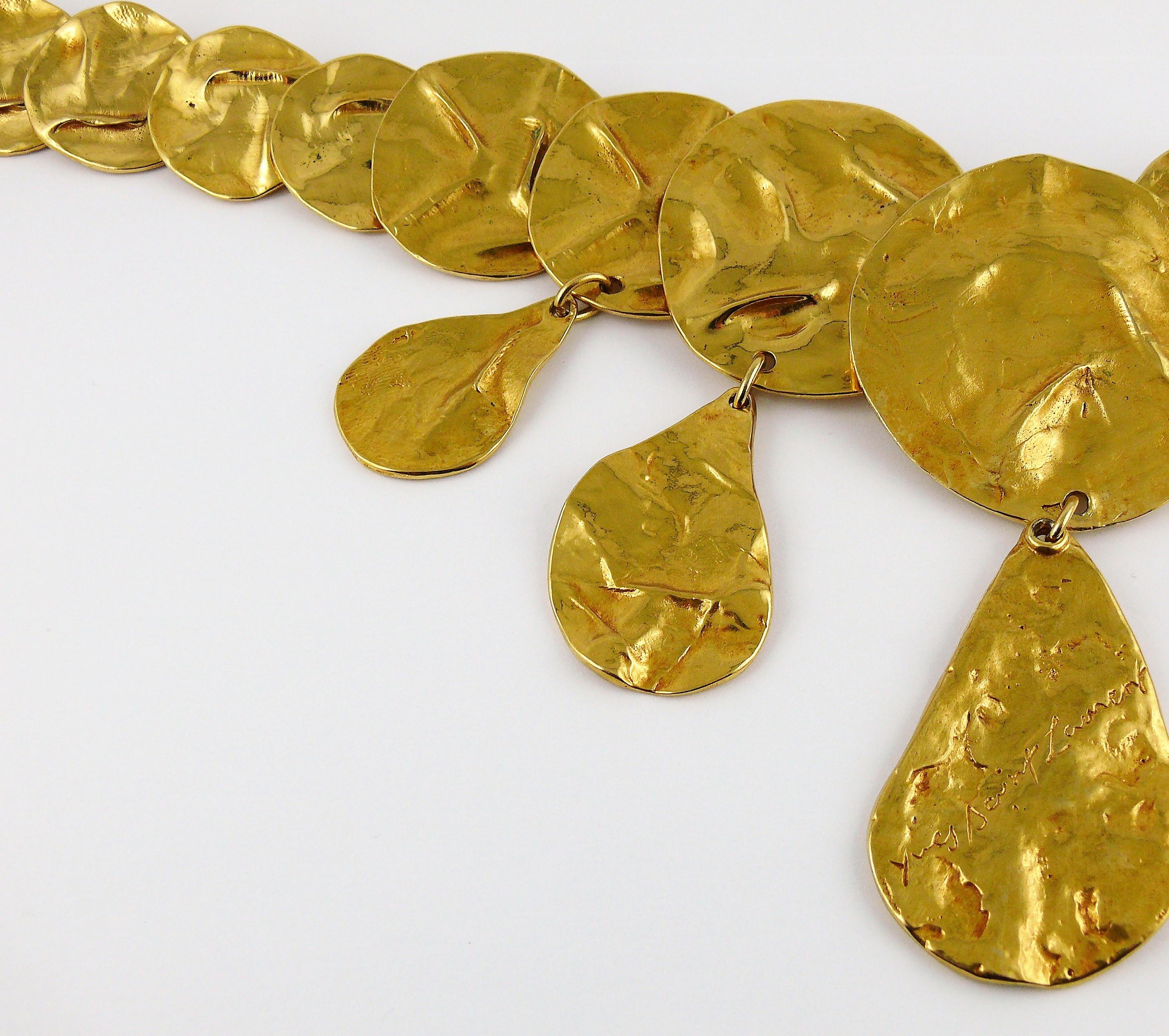 Yves Saint Laurent YSL Collier opulent à disques froissés en or en vente 1