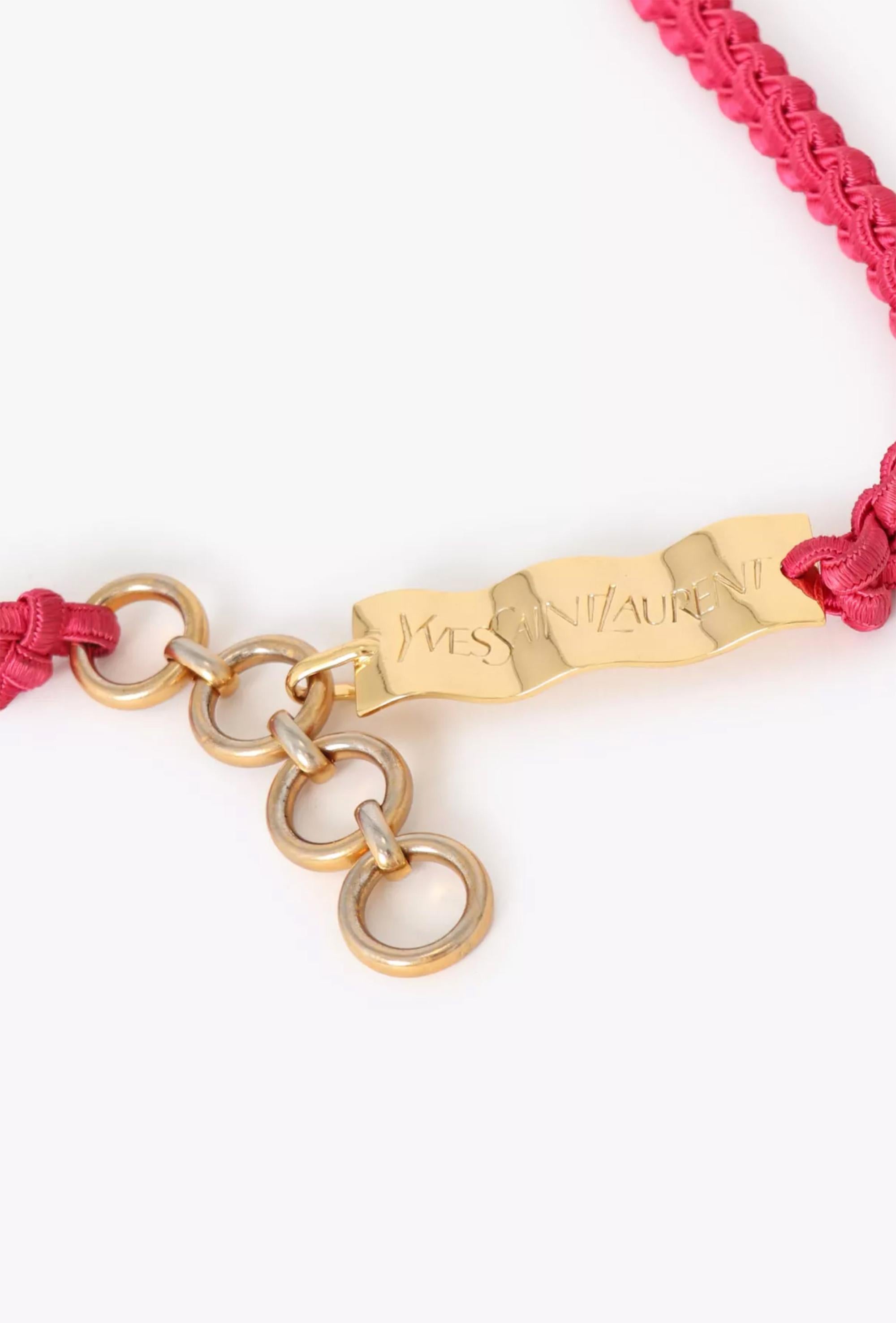Yves Saint Laurent YSL Cinturón trenzado de satén rojo Rojo en venta