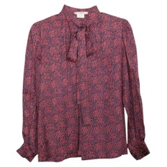 Camicetta Yves Saint Laurent YSL con stampa in seta rossa e collo lavallière