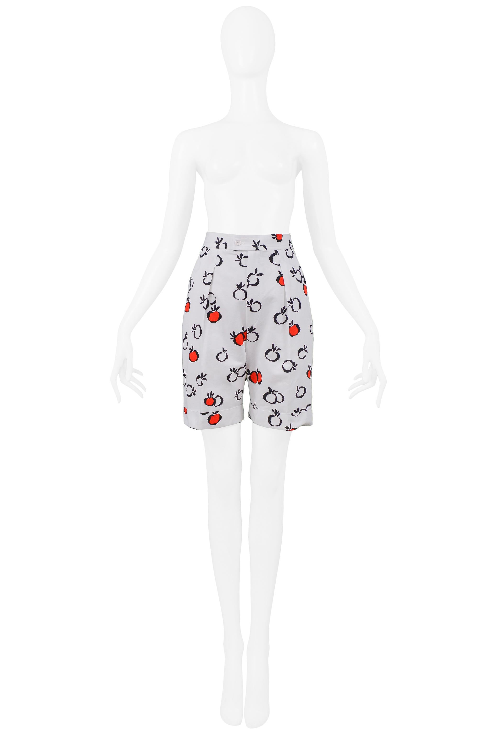 Yves Saint Laurent YSL Kurzarm-Shorts mit rotem und weißem Kirschbaumdruck Damen im Angebot