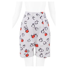 Yves Saint Laurent YSL Kurzarm-Shorts mit rotem und weißem Kirschbaumdruck