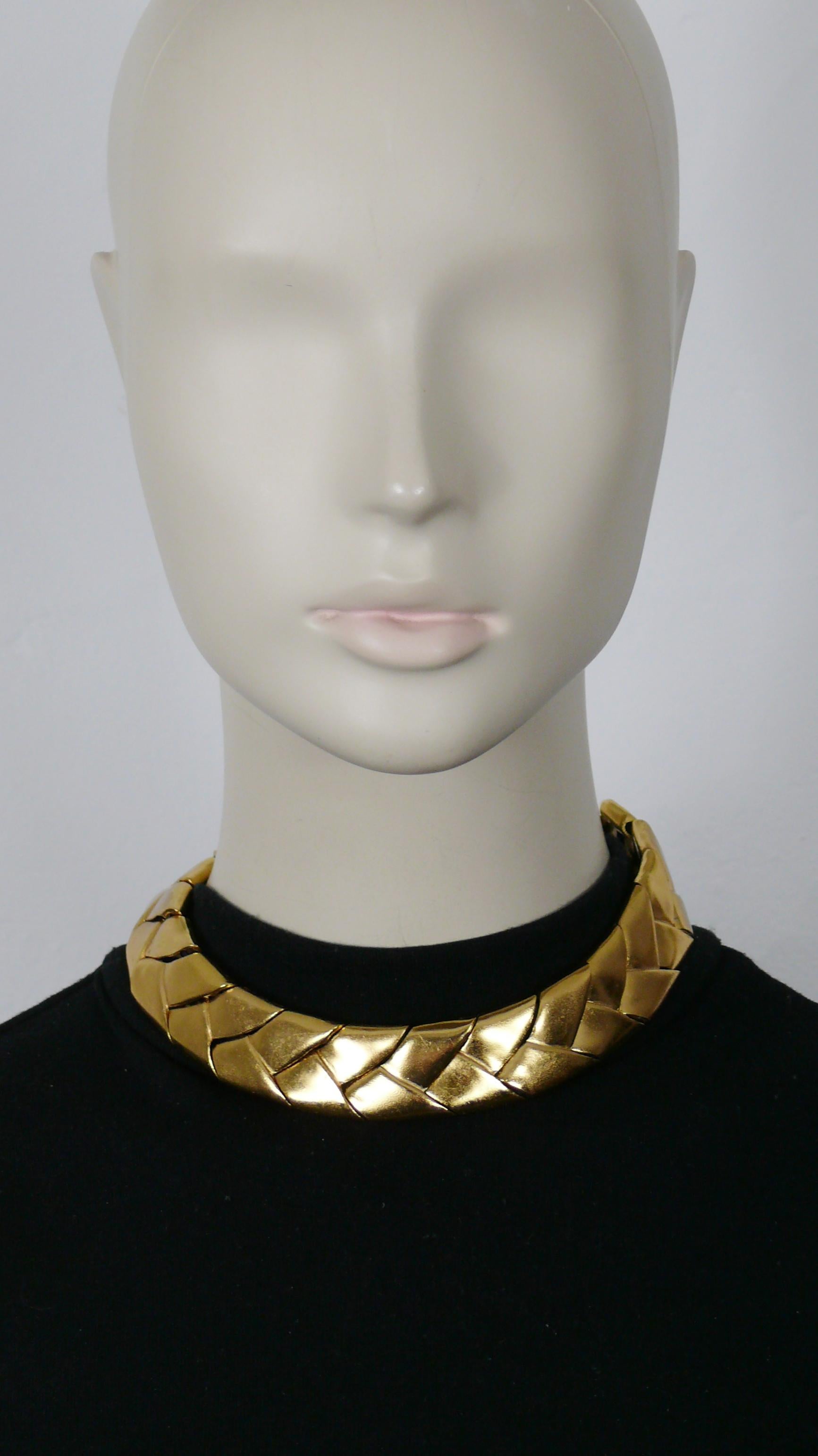 YVES SAINT LAURENT Rive Gauche vintage gold tone braided necklace.

T-bar and toggle closure.

Embossed YVES SAINT LAURENT Rive Gauche Made in France.

Indicative measurements : min. circumference approx. 39.27 cm (15.46 inches) / max. circumference