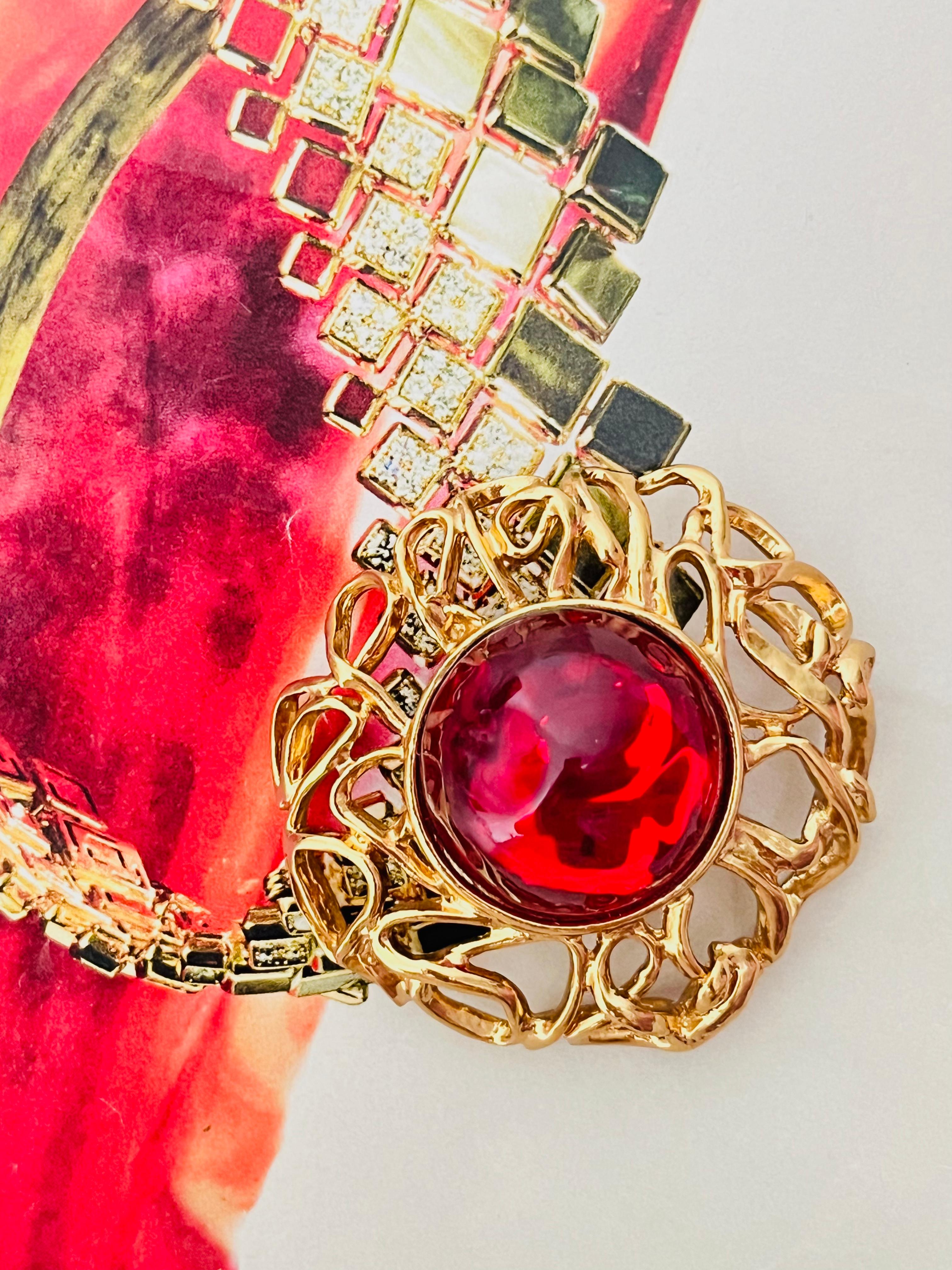 Yves Saint Laurent YSL Robert Goossens Vintage Large Ruby Cabochon Stone  Round Circle Interlocked Openwork Brooch, Gold Plated

Very excellent condition. Very rare to find. 100% Genuine.

Very rare to find. Can be also worn at a necklace pendant.