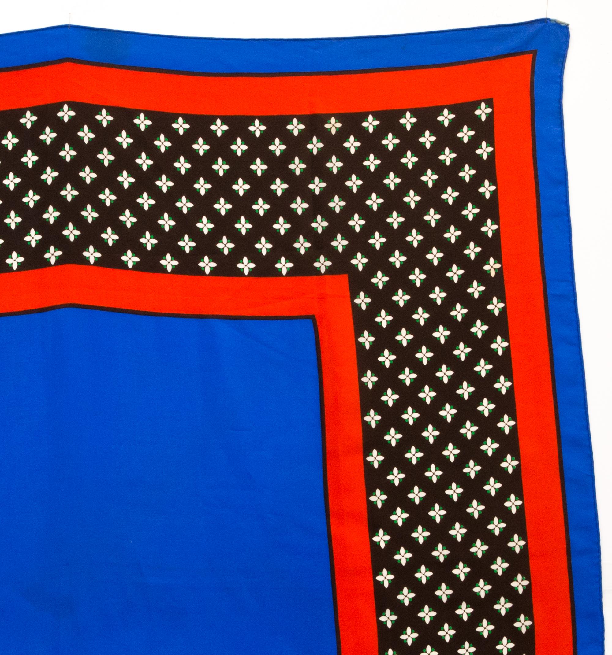 Yves Saint Laurent YSL Seta  Sciarpa In condizioni buone in vendita a Paris, FR
