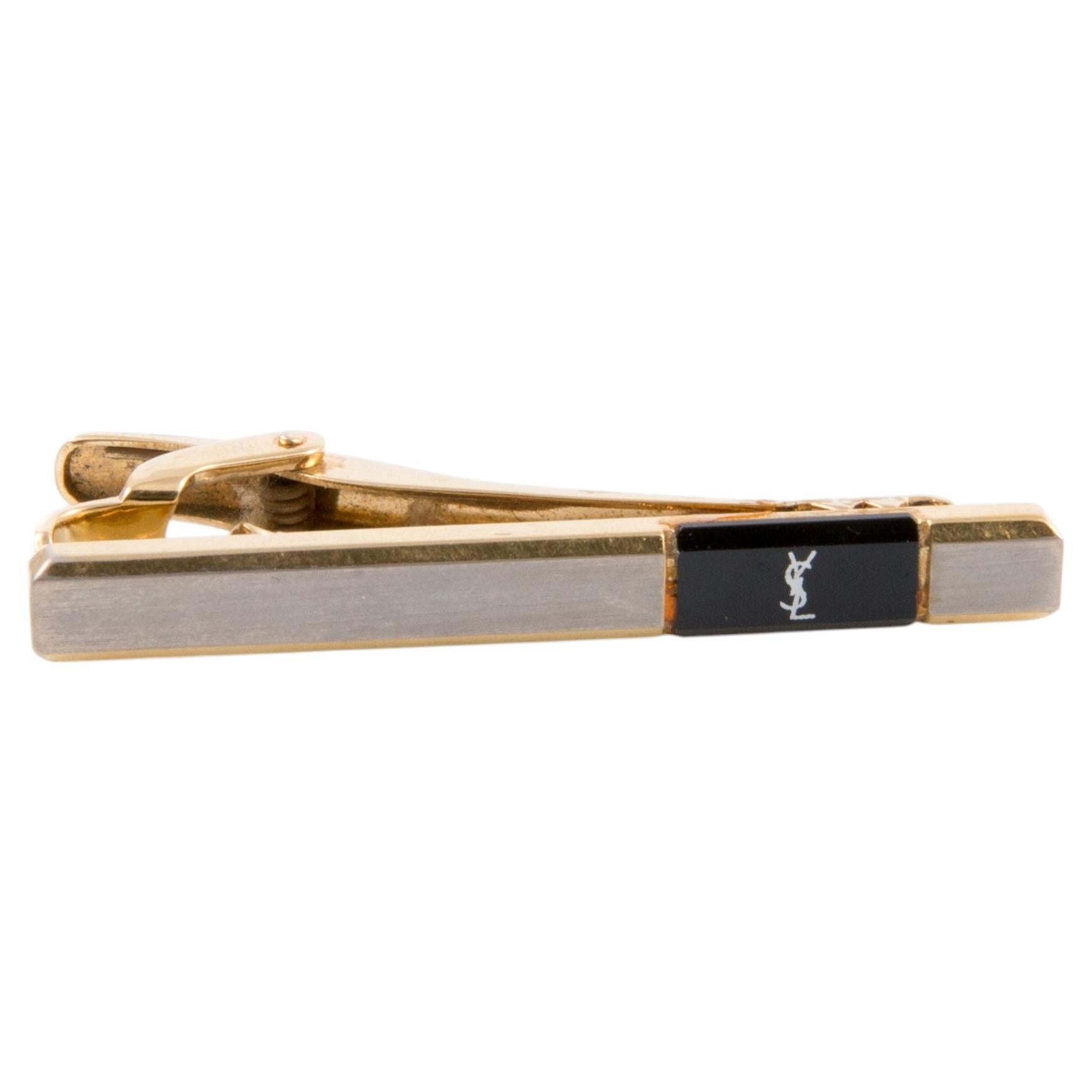 When should a man wear cufflinks?