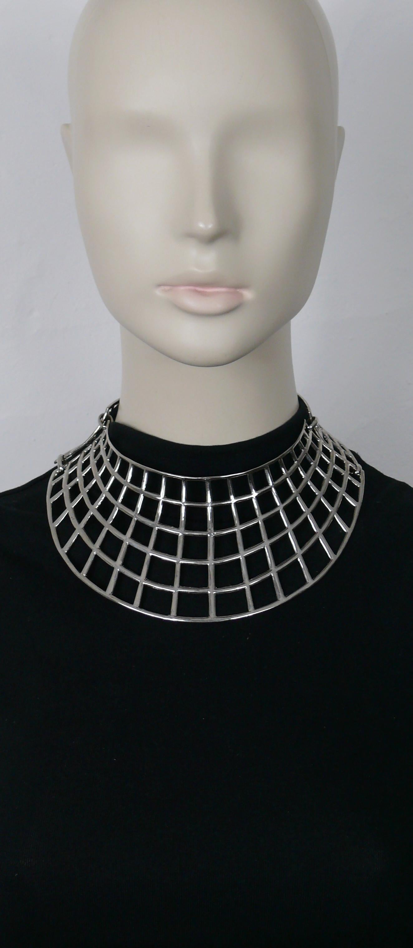 YVES SAINT LAURENT choker necklace featuring a grid design.

Silver tone metal hardware.

Adjustable S hook closure.

Embossed YVES SAINT LAURENT.

Indicative measurements : inner circumference approx. 32.99 cm (12.99 inches) / max. width approx.