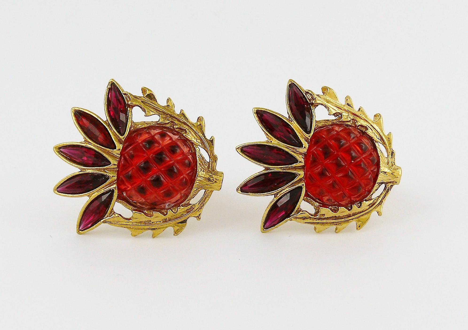 YVES SAINT LAURENT vintage gold toned clip-on earrings featuring a textured red lucite resin thistle with crystals on top.

Embossed YSL Made in France.

Indicative measurements : height approx. 3.2 cm (1.26 inches) / max. width approx. 2.7 cm (1.06