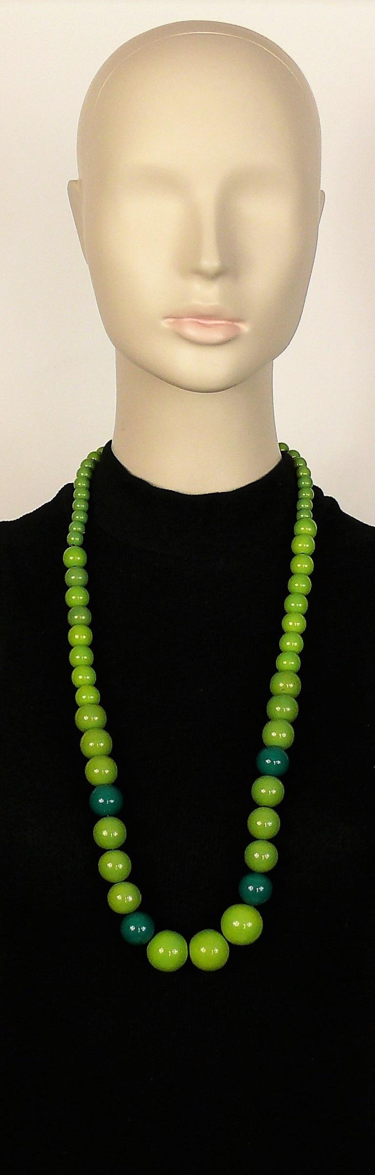 YVES SAINT LAURENT vintage 1970s necklace featuring graduated green resin beads.

Embossed YSL on a metal tag.

Indicative measurements : length worn approx. 37 cm (14.57 inches).

JEWELRY CONDITION CHART
- New or never worn : item is in pristine