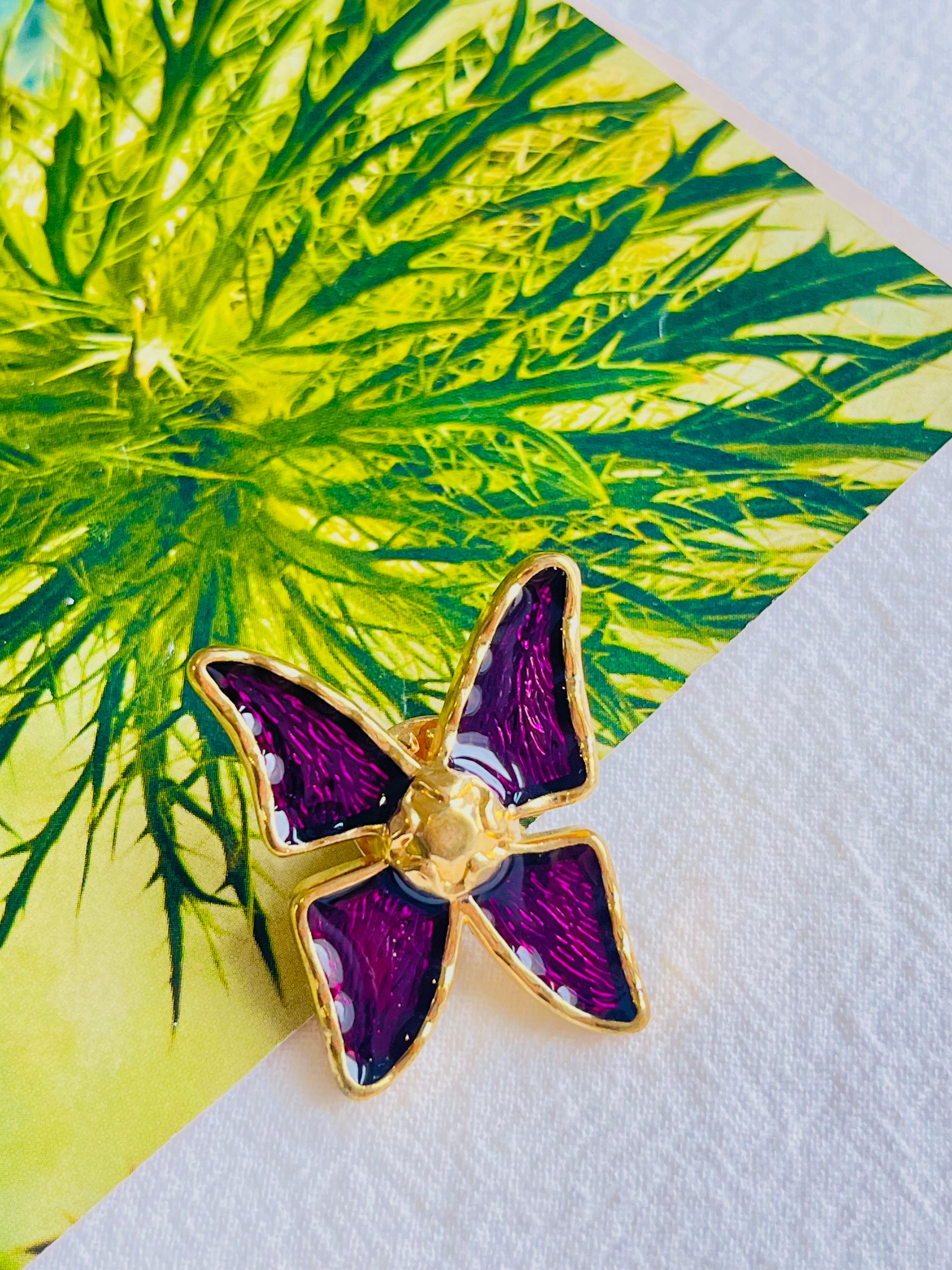 Yves Saint Laurent YSL Vintage 1980 Vivid Butterfly Glow Purple Brooch Pin, Gold Plated

In excellent condition (no scratches, no loss of colour). Signed at the rear. 100% Genuine

It has a push on stud for securing to garment.

Signed on the back