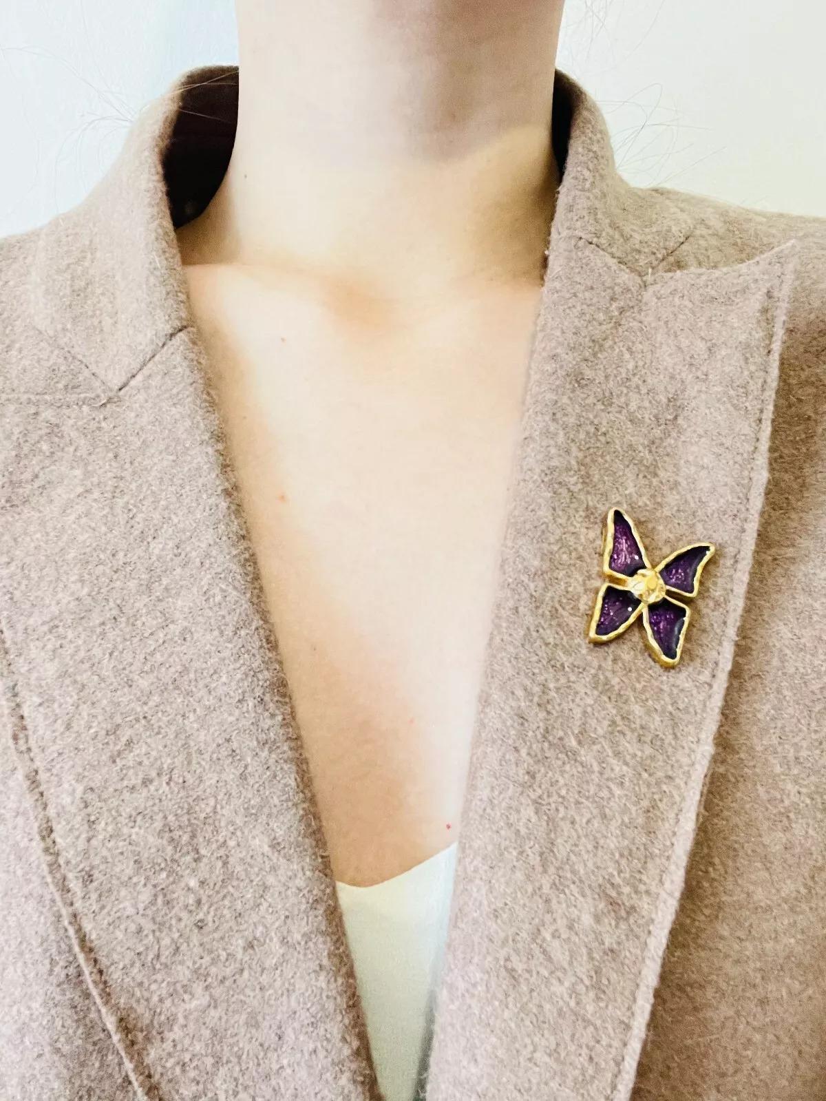 Femenino o masculino Yves Saint Laurent YSL Alfiler broche oro púrpura brillo mariposa vintage 1980 vivo en venta