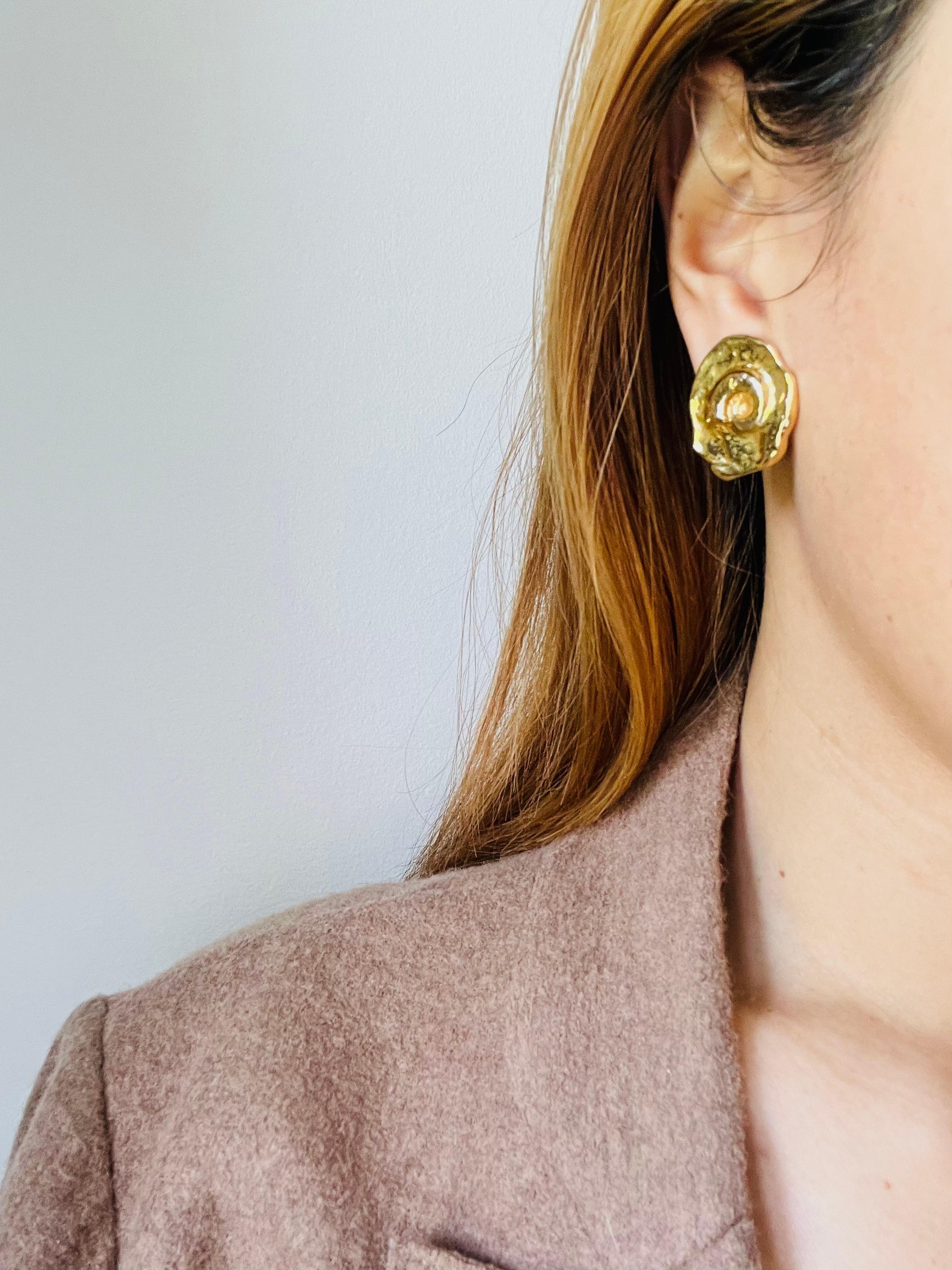 Women's or Men's Yves Saint Laurent YSL Vintage Arty Spiral Fossil Ammonites Shell Clip Earrings