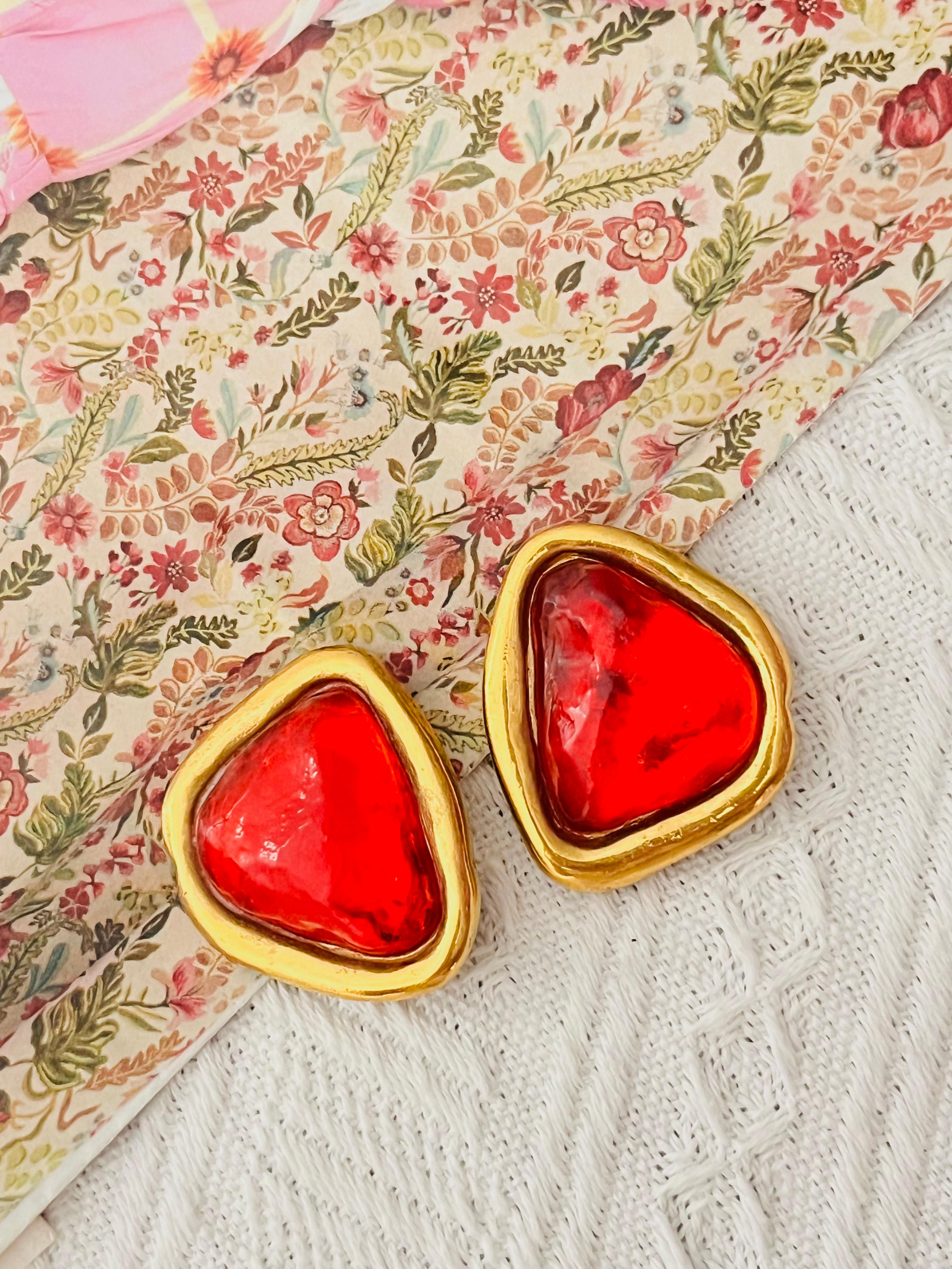 Yves Saint Laurent YSL Vintage Asymmetric Triangle Ruby Crystal Clip Earrings In Good Condition For Sale In Wokingham, England