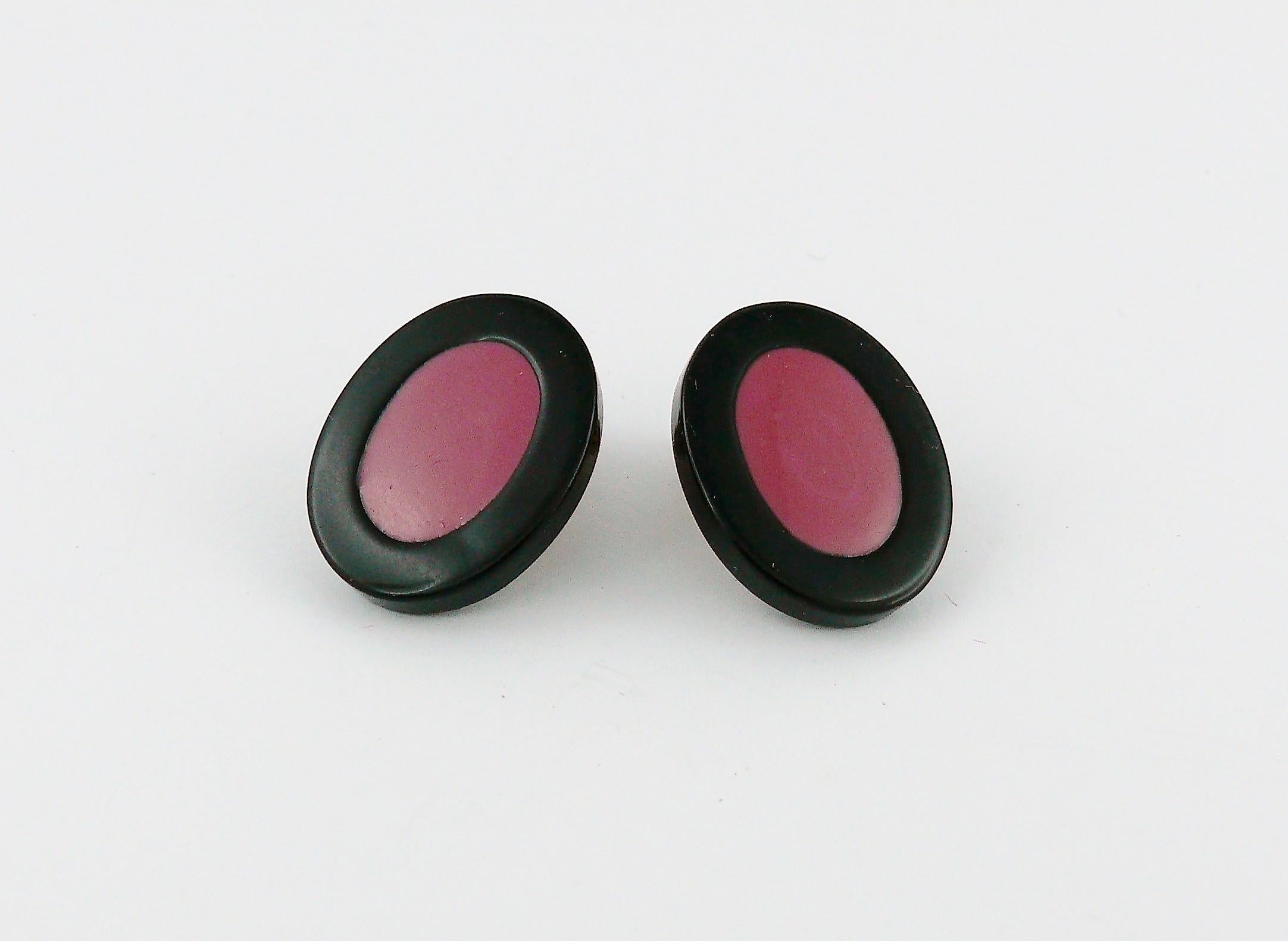 Yves Saint Laurent YSL Vintage Black Pink Oval Abstraction Clip-On Earrings In Excellent Condition For Sale In Nice, FR
