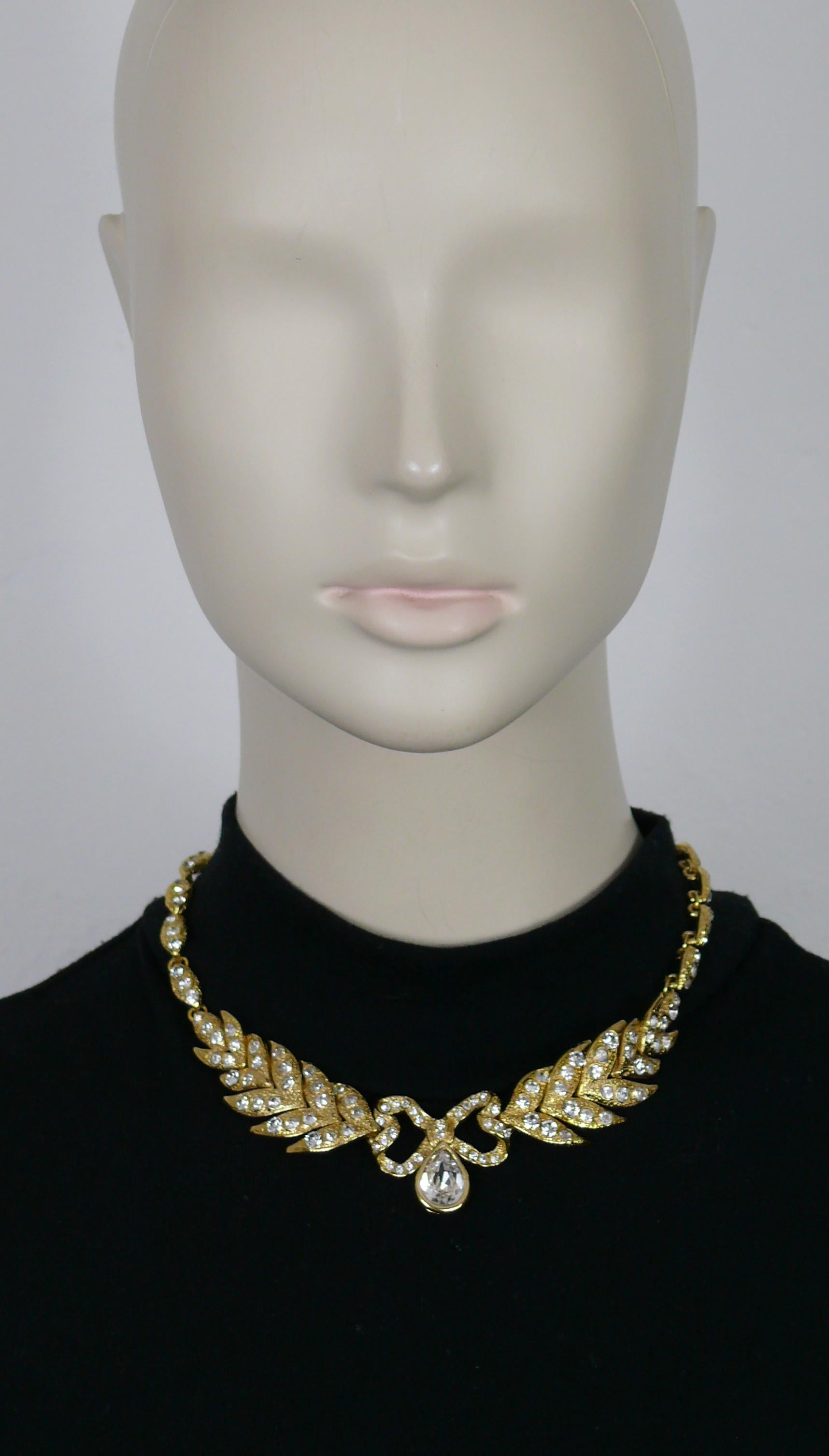 YVES SAINT LAURENT vintage gold tone necklace featuring articulated leaf and a bow embellished with clear crystals.

Hook clasp closure.

Embossed YSL Made in France.

Indicative measurements : adjustable length from approx. 40 cm (15.75 inches) to