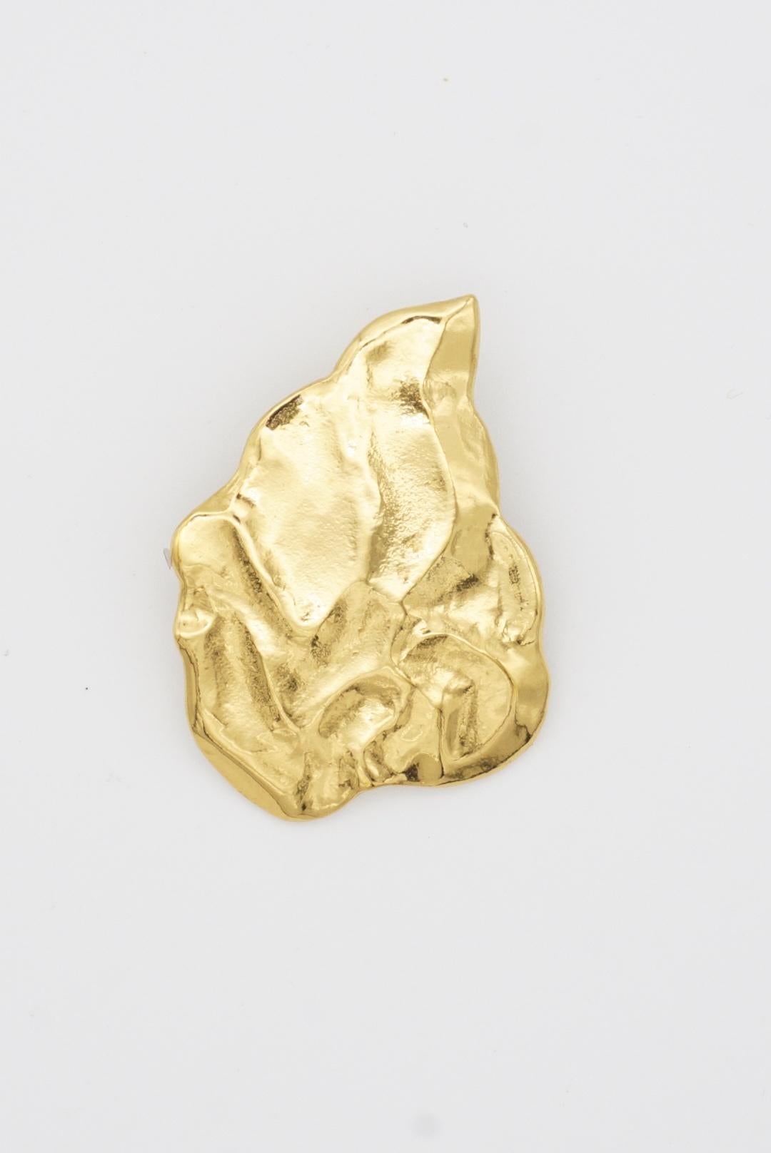Yves Saint Laurent YSL Vintage Classic Textured Wave Gold Leaf Pin Brooch Metal  For Sale 1