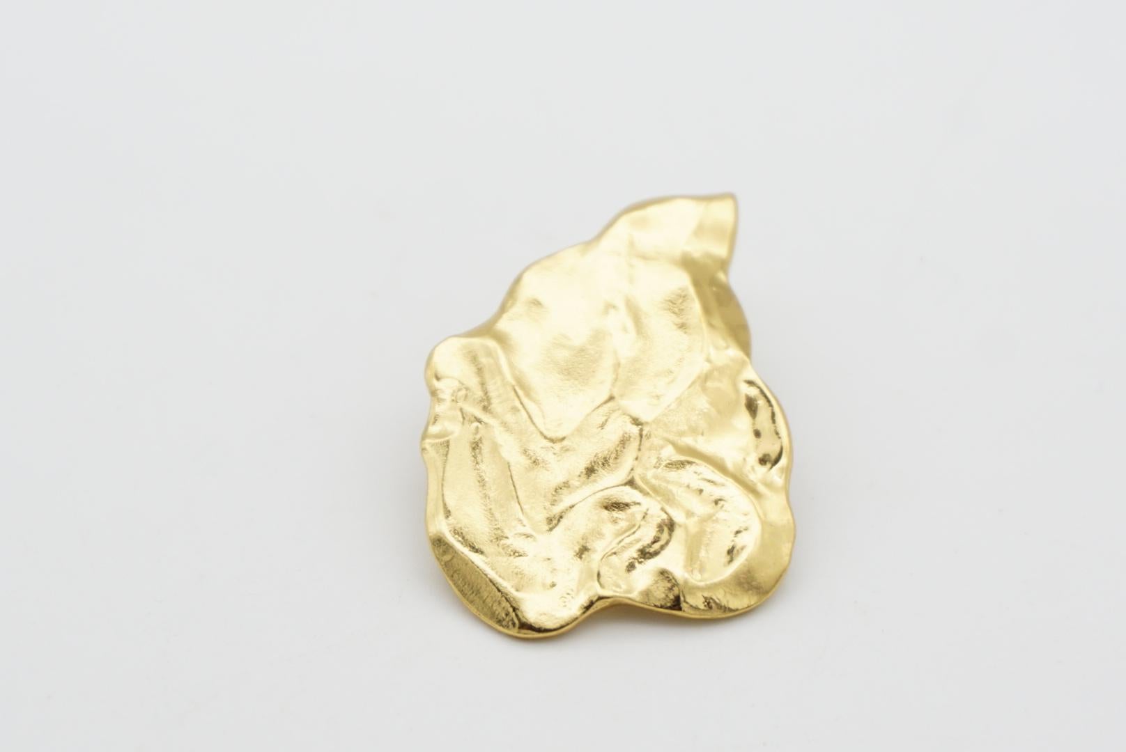Yves Saint Laurent YSL Vintage Classic Textured Wave Gold Leaf Pin Brooch Metal  en vente 2