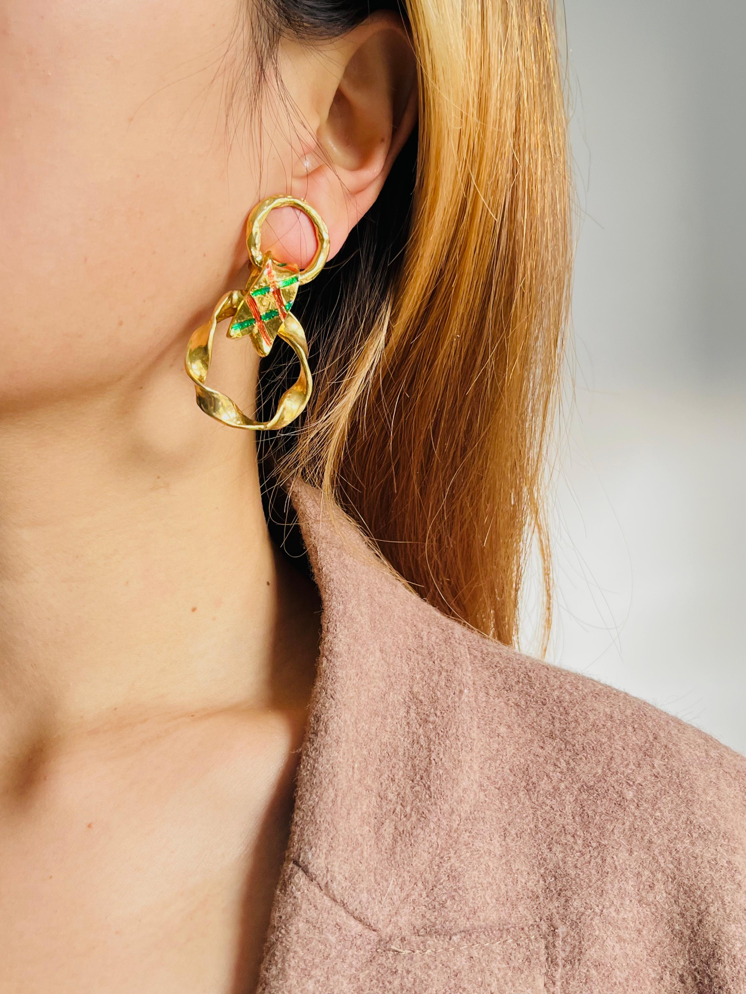 Yves Saint Laurent YSL Vintage Pendientes de aro con doble círculo verde y lazo rojo en venta 2