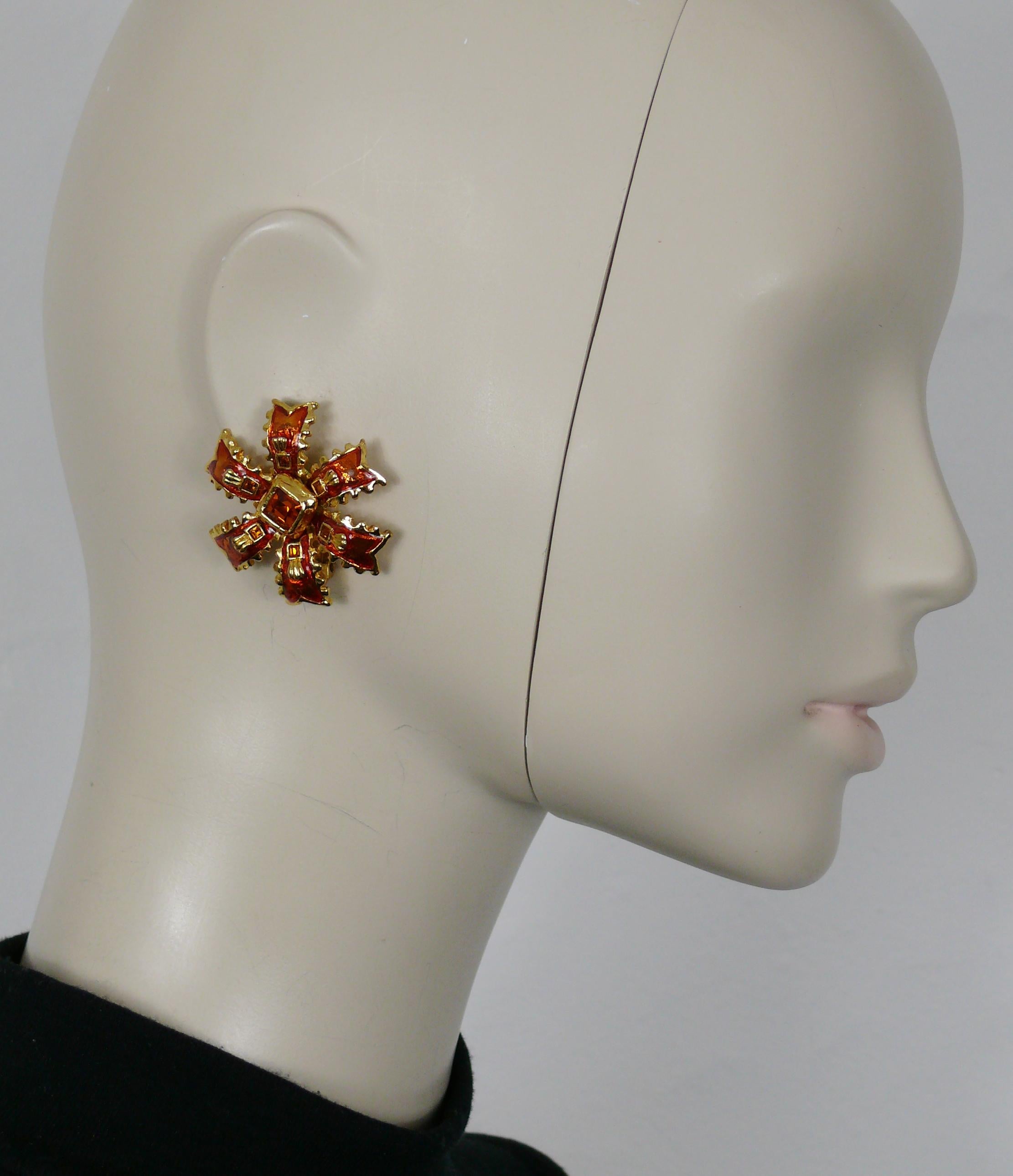 YVES SAINT LAURENT vintage gold tone clip-on earrings embellished with orange enamel and orange crystals.

Embossed YSL Made in France.

Indicative measurements : max. height approx. 4 cm (1.57 inches) / max. width approx. 3.7 cm (1.46