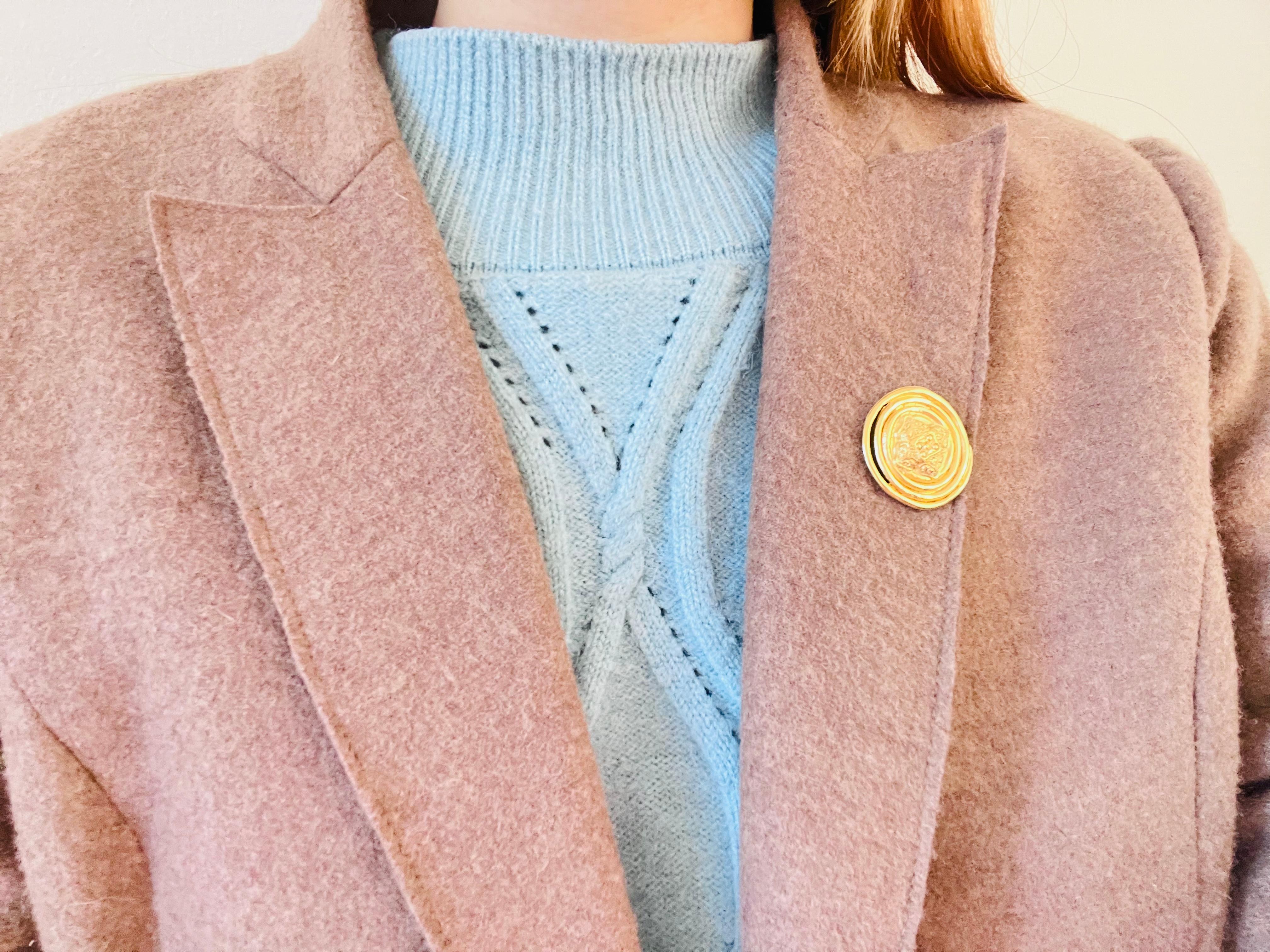 Yves Saint Laurent YSL Vintage Floral Nest Round Badge Openwork Gold Brooch Pin In Excellent Condition In Wokingham, England