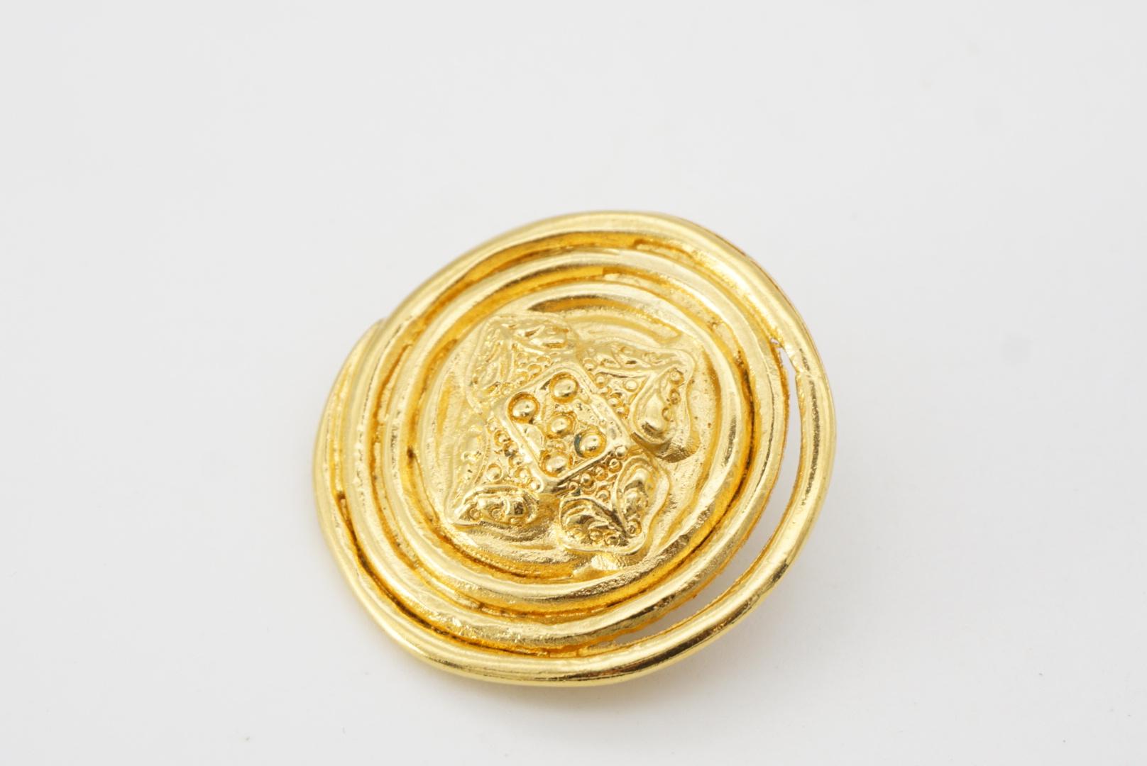 Women's or Men's Yves Saint Laurent YSL Vintage Floral Nest Round Badge Openwork Gold Brooch Pin For Sale