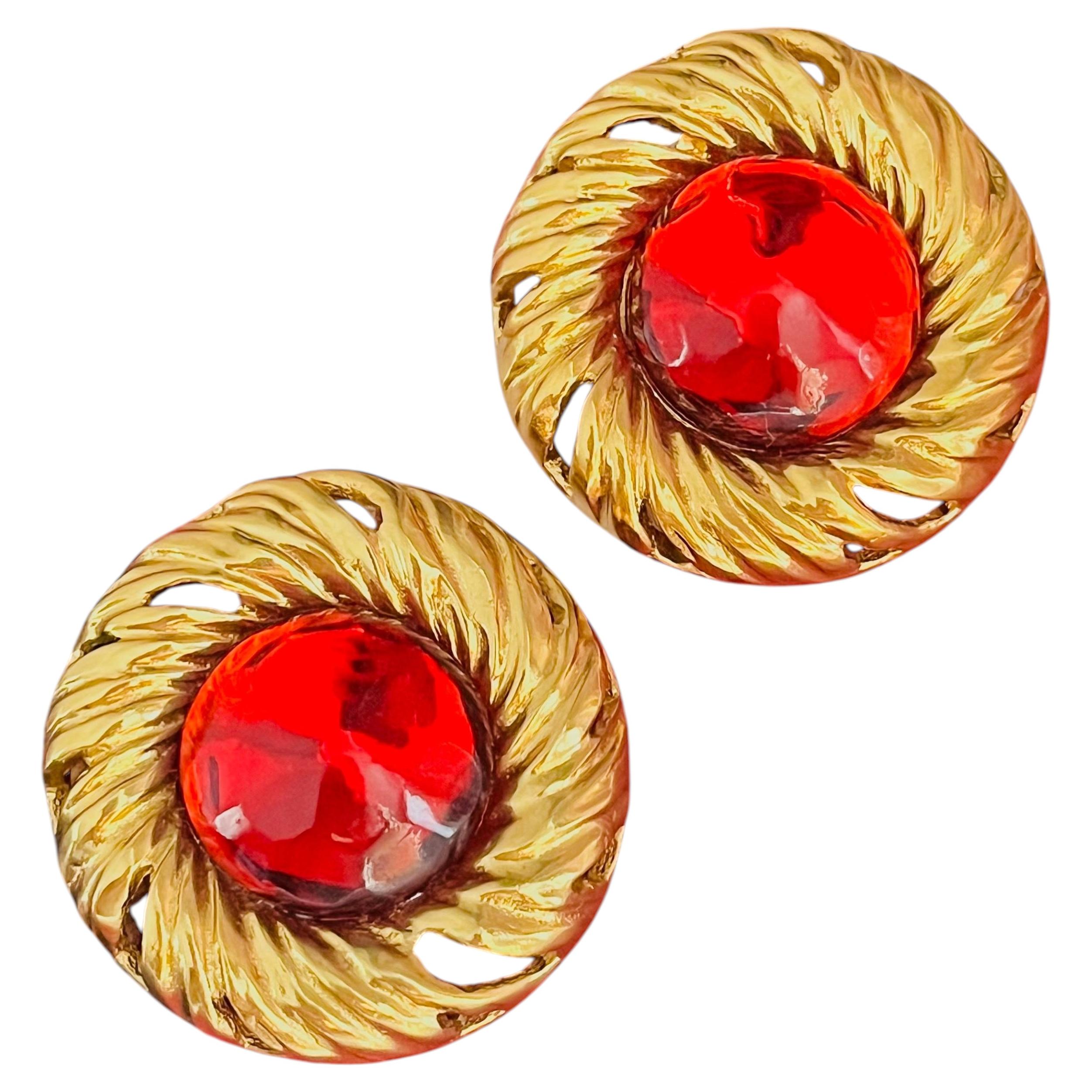 Pendientes llamativos de Yves Saint Laurent (YSL) vintage, de oro, con cabujón de rubí rojo de Gripoix