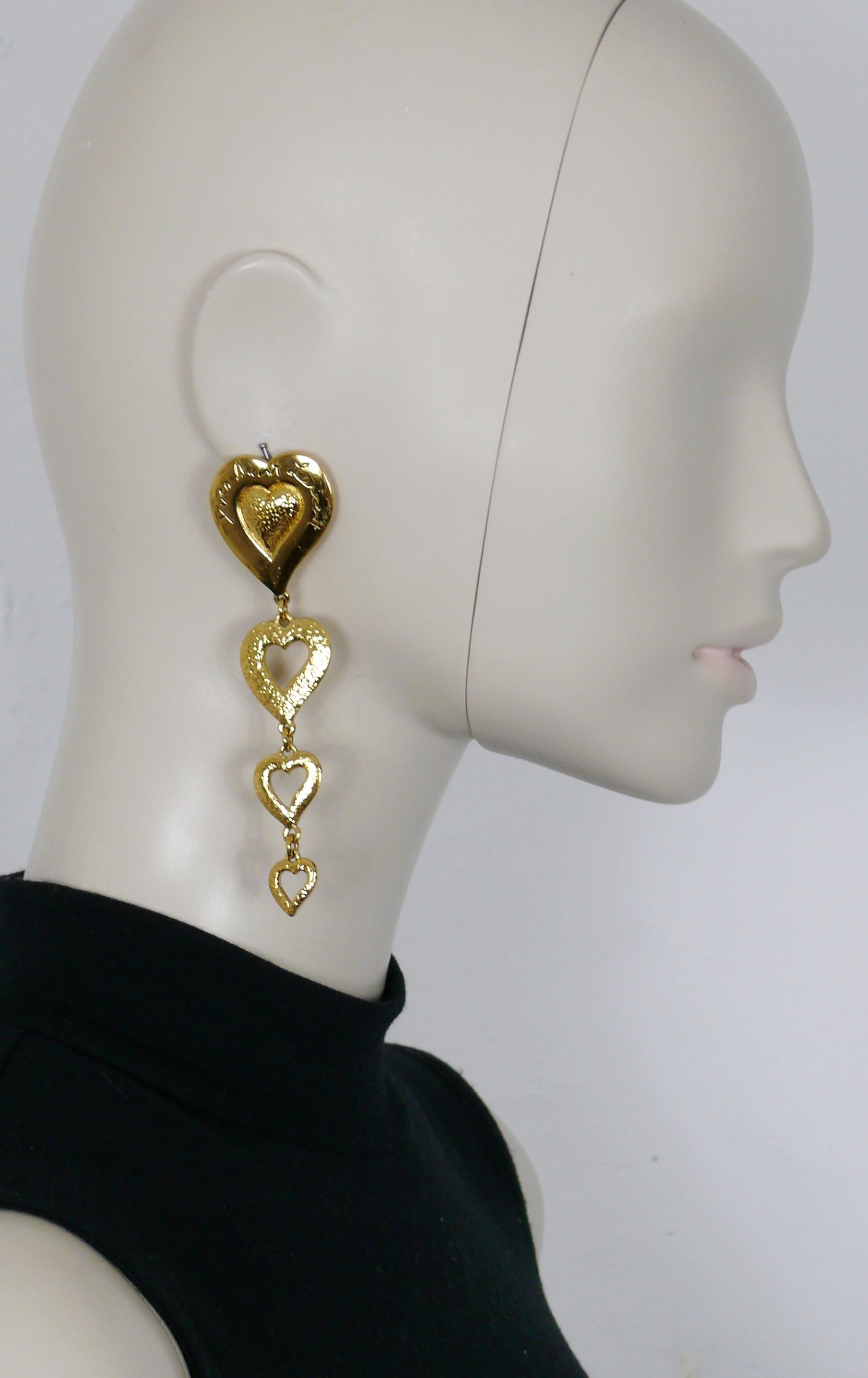 YVES SAINT LAURENT vintage gold tone dangling earrings (clip-on) featuring cascading hearts.

Embossed YSL Made in France.

Indicative measurements : height approx. 10.5 cm (4.13 inches) / max. width approx 2.8 cm (1.10 inches).

Weight per earring