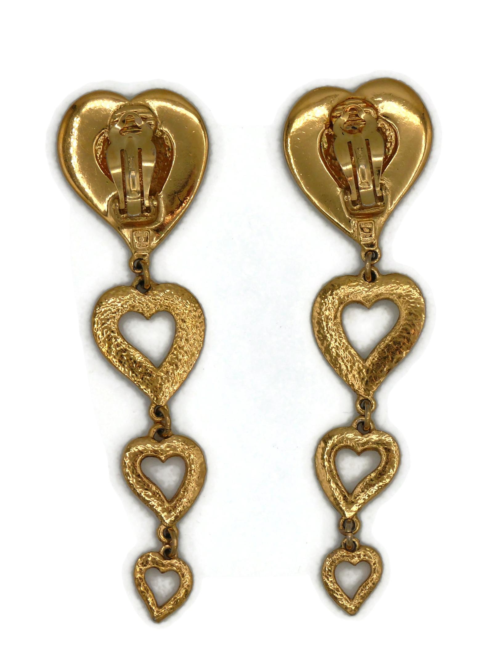 YVES SAINT LAURENT YSL Vintage Goldfarbene kaskadenförmige Ohrringe mit baumelnden Herzen im Angebot 1